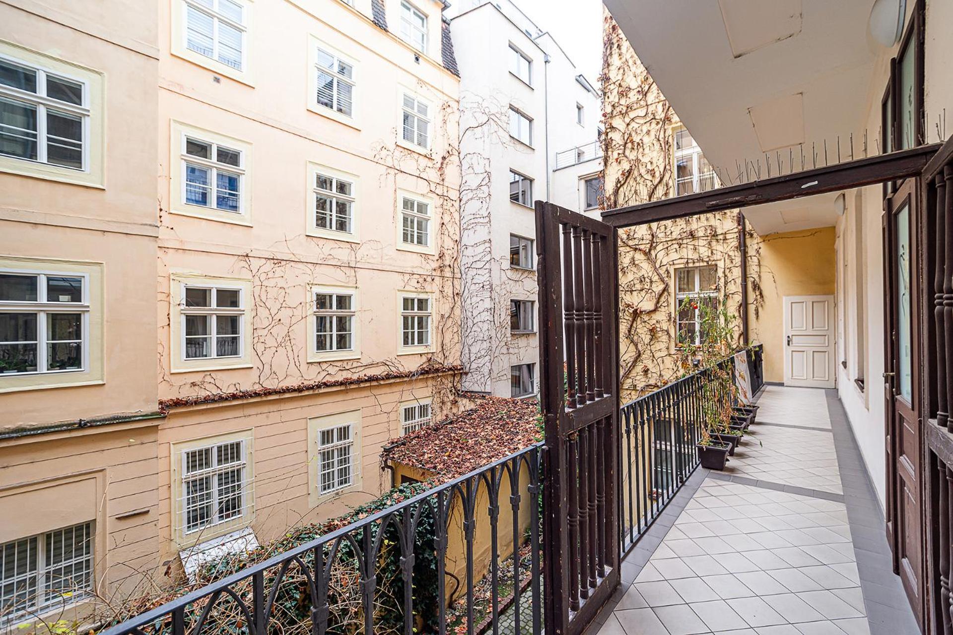 Luxurious two-bedroom in the Old Town
