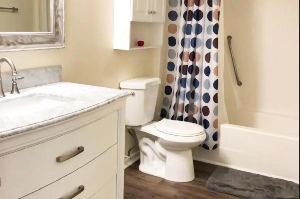 Cozy condo steps from the Beach access