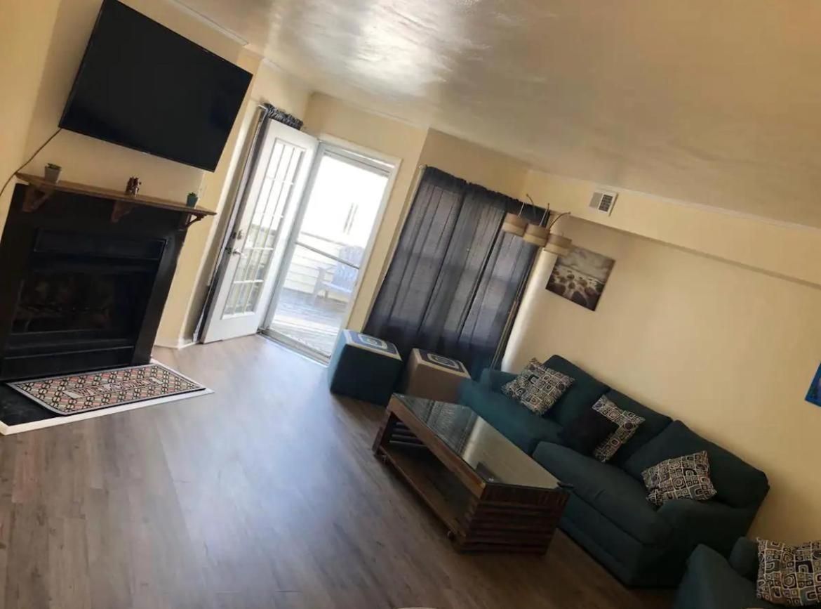 Cozy condo steps from the Beach access
