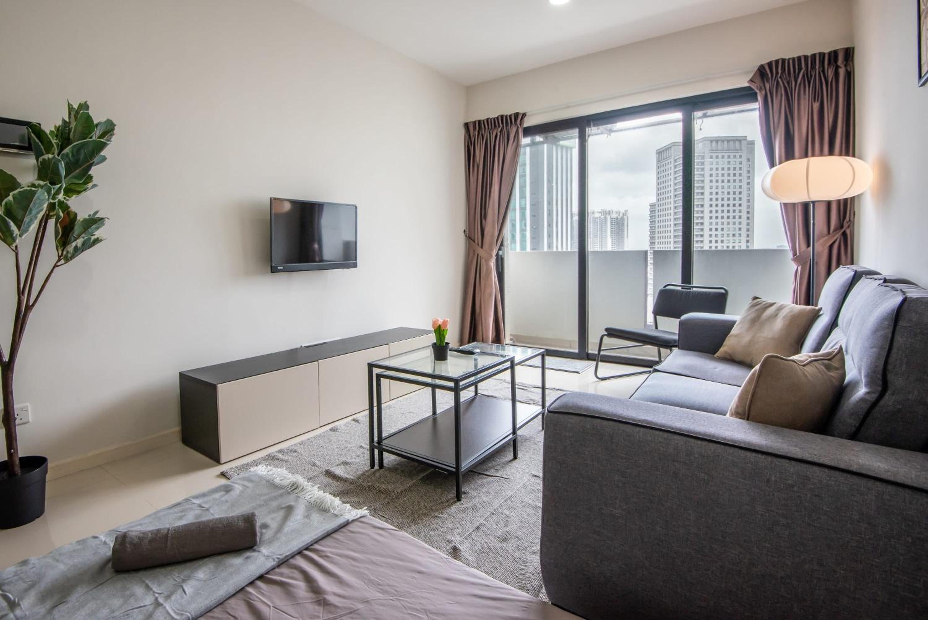 A Lovely & Comfy Suite at Suasana Suites JB 11