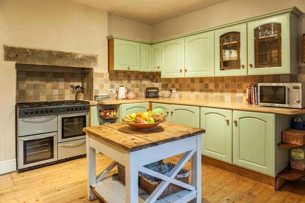 Number 29, a Grade two listed house in Masham view 3
