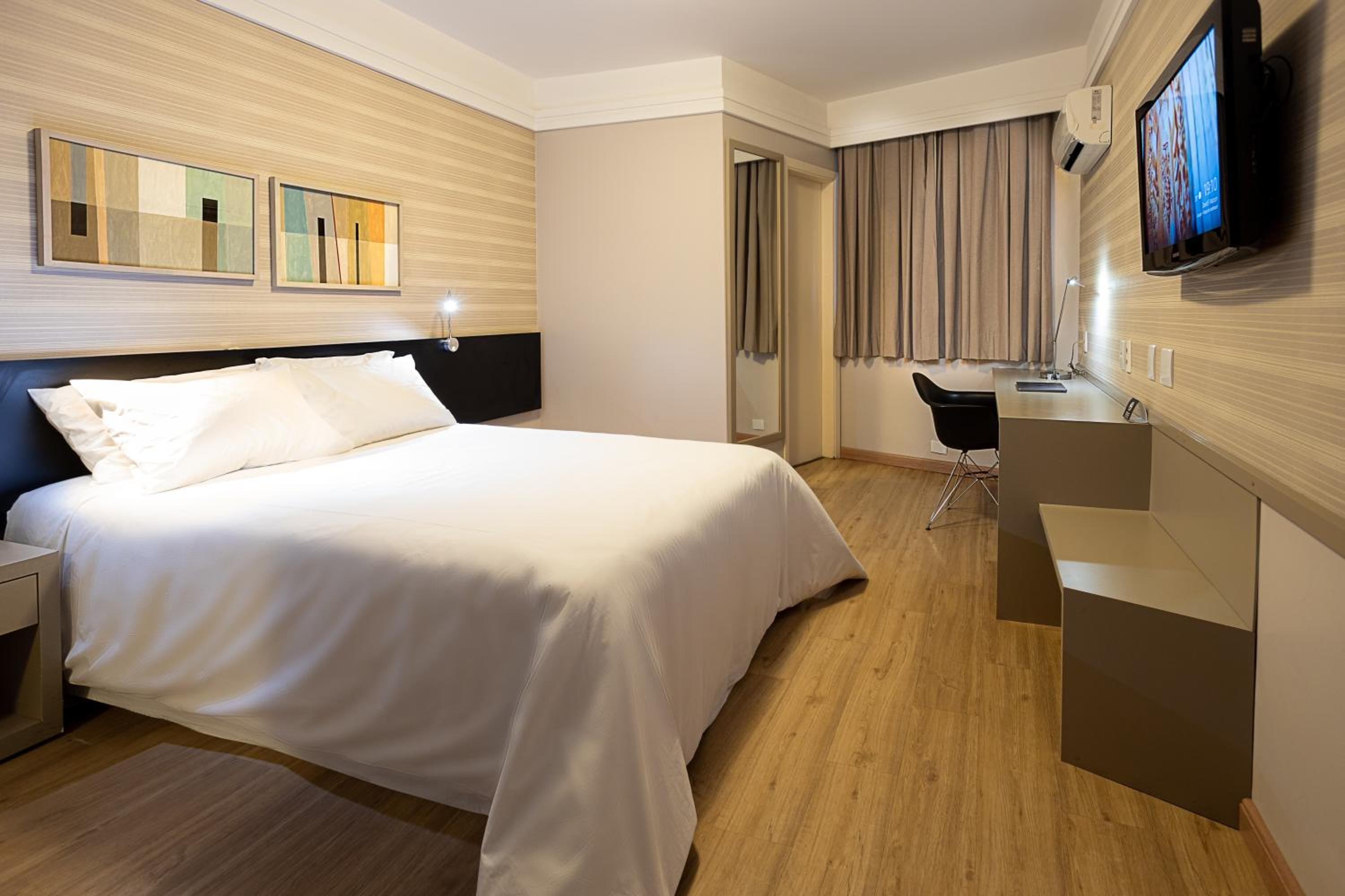 Momax Hotel