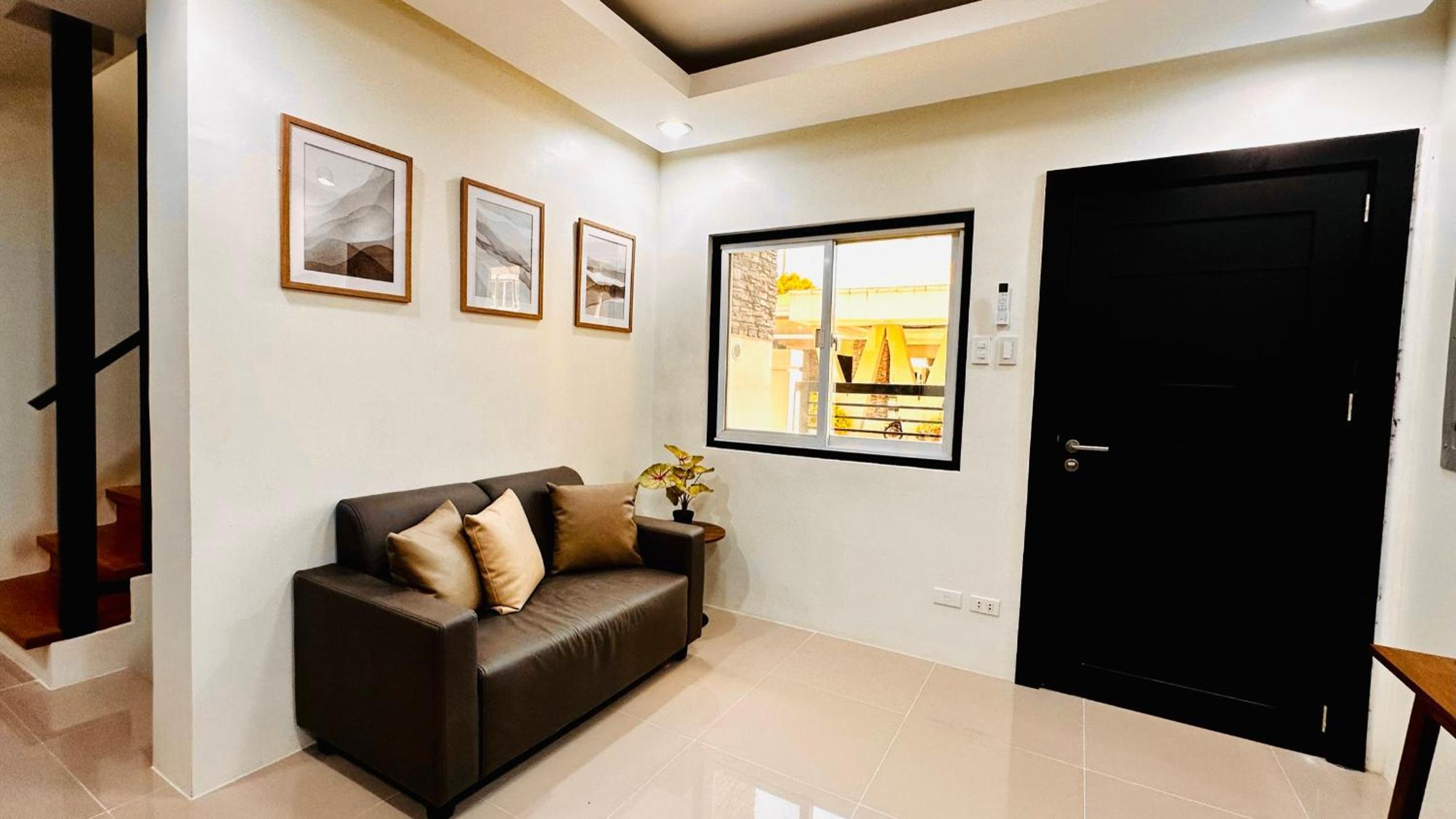 New Big Cozy 3 Bedroom House Blue view 5