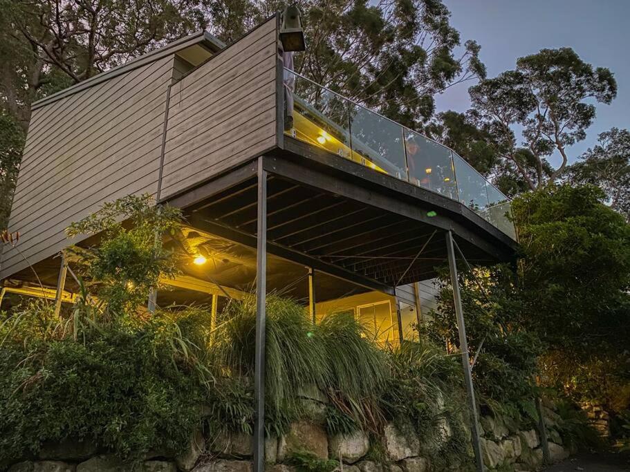 Expansive Bay Views, Light & Airy House, Wood Fire