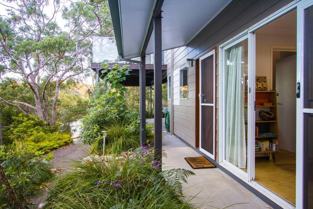 Expansive Bay Views, Light & Airy House, Wood Fire