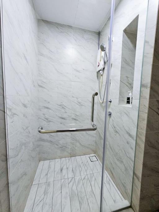 Chill & Healing • 2bedroom Staycation #Fully Seaview #PrivateBathtub #ImperioResidence photo 3