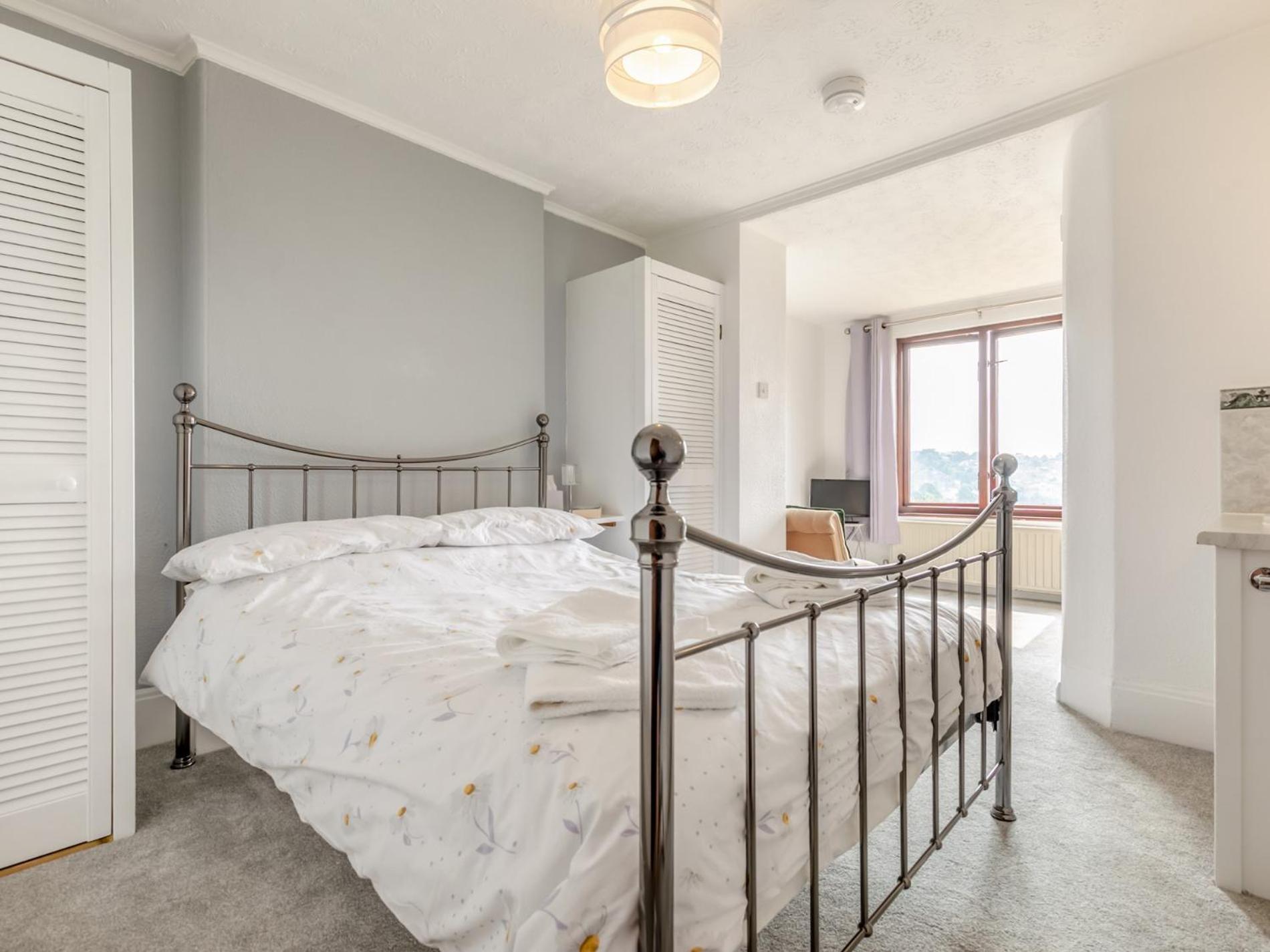 9 Bed in Mevagissey TREFA view 3