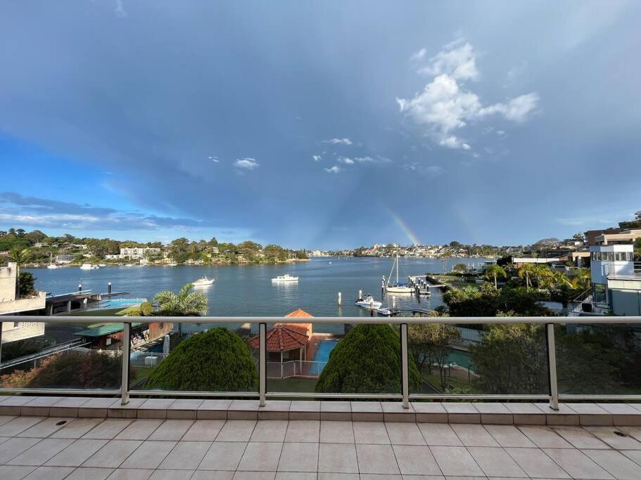 Hotel Stunning Waterfront Place With Swimpool, Harbour View And Free P