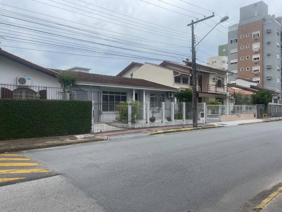 Casa na Ilha - próximo ao Shopping Villa Romana e Terminal Ti-Tri