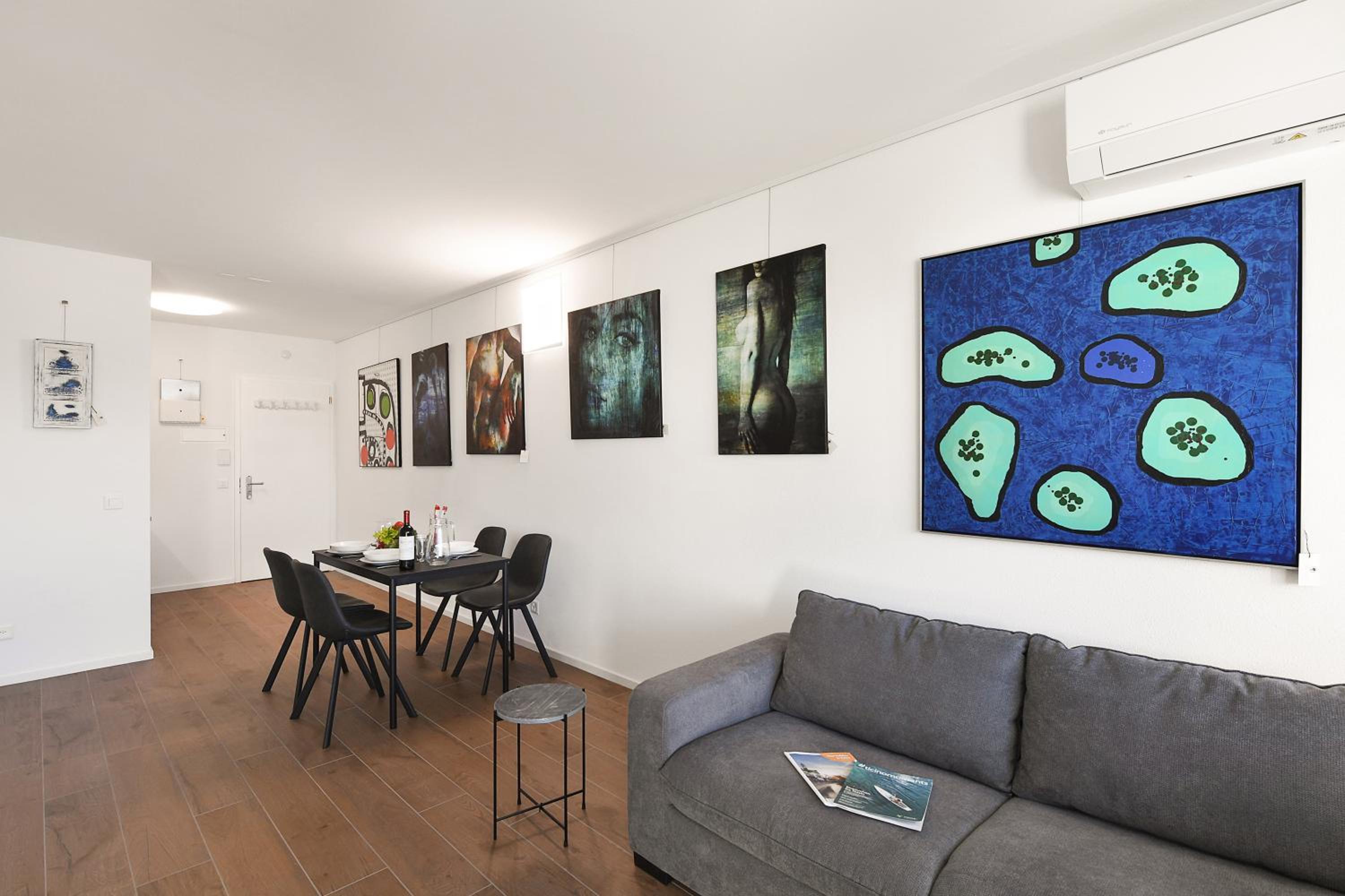 View and Art - Happy Rentals