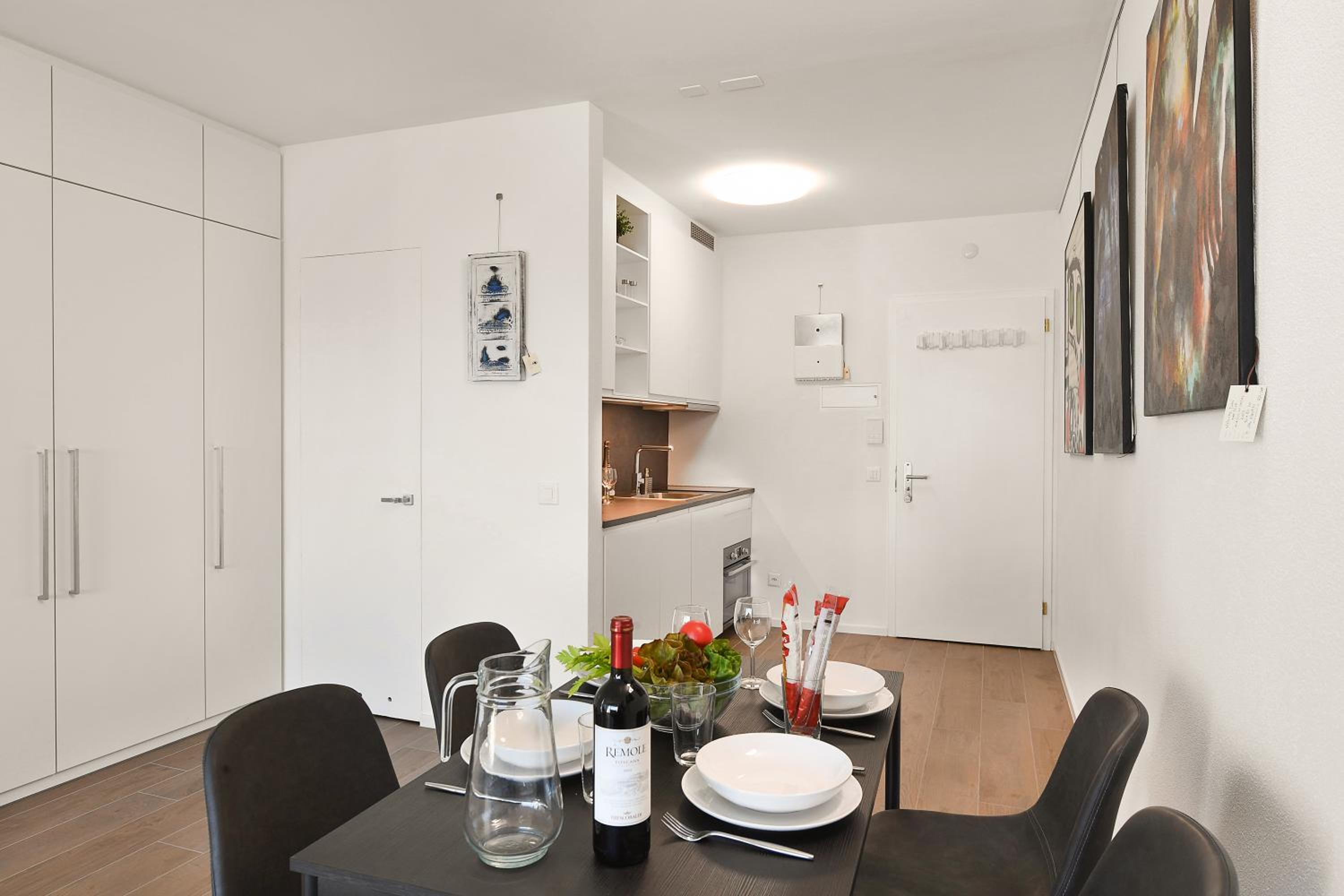 View and Art - Happy Rentals