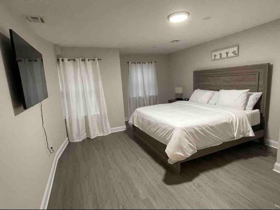 Luxury 2BEDROOM NEAR EWRNEWARK AIRPORT view 2