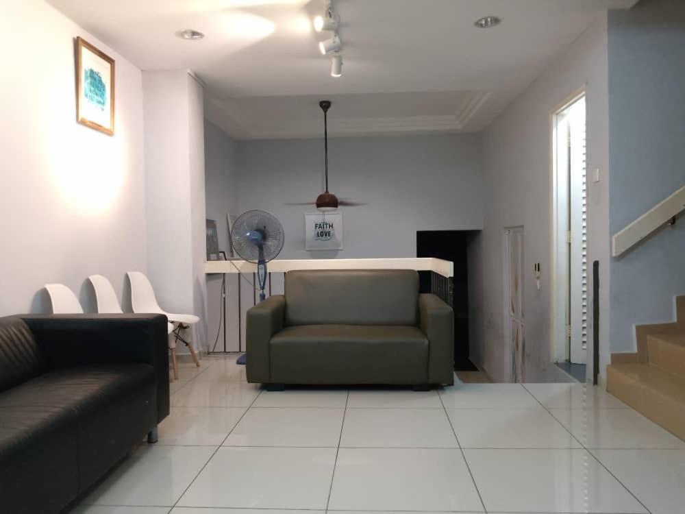Cempaka Homestay Batu Pahat 93 photo 4
