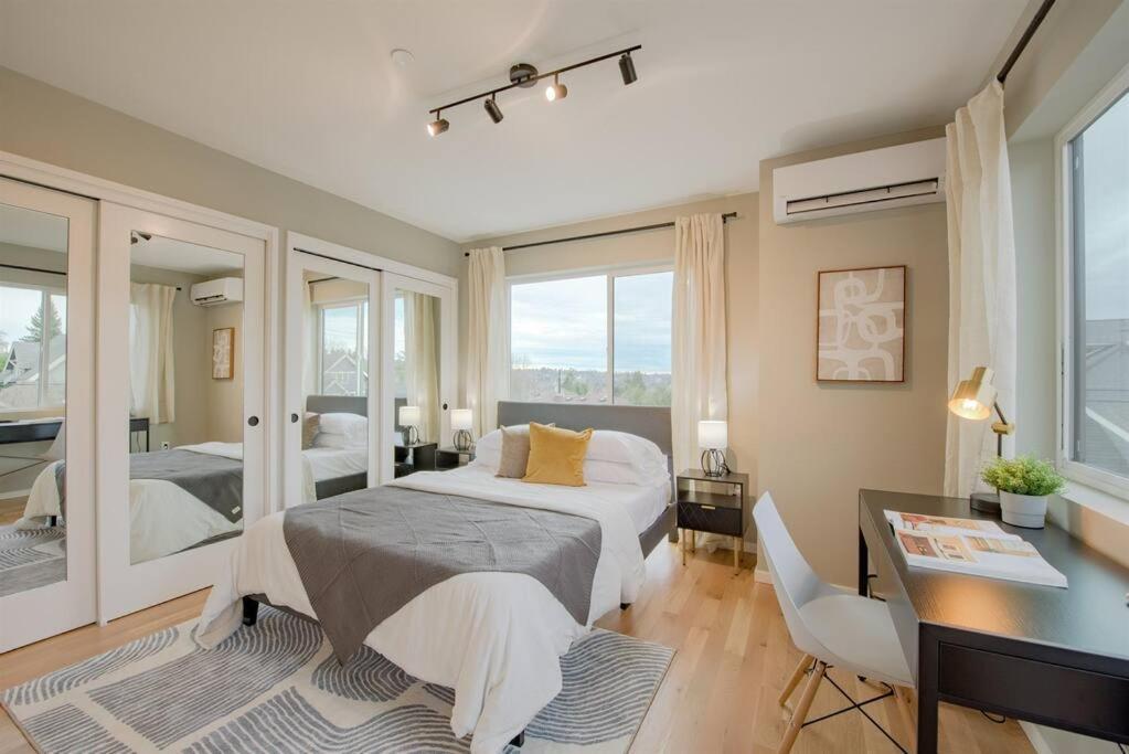 Seattle Charm, near university,3 BR,W&D, fast wifi view 5