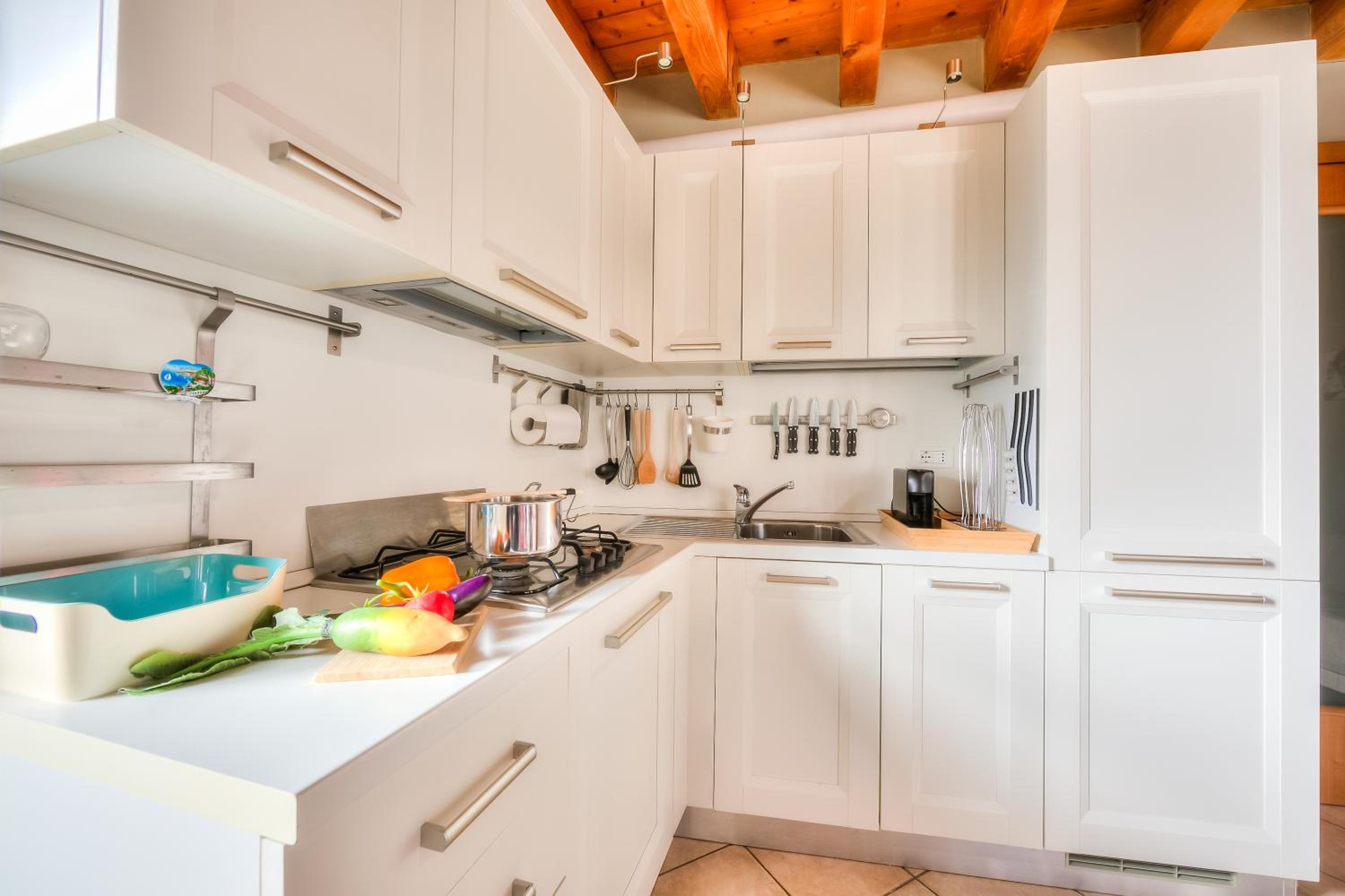 Faby House On Hilly Area & Lake View - Happy Rentals view 4