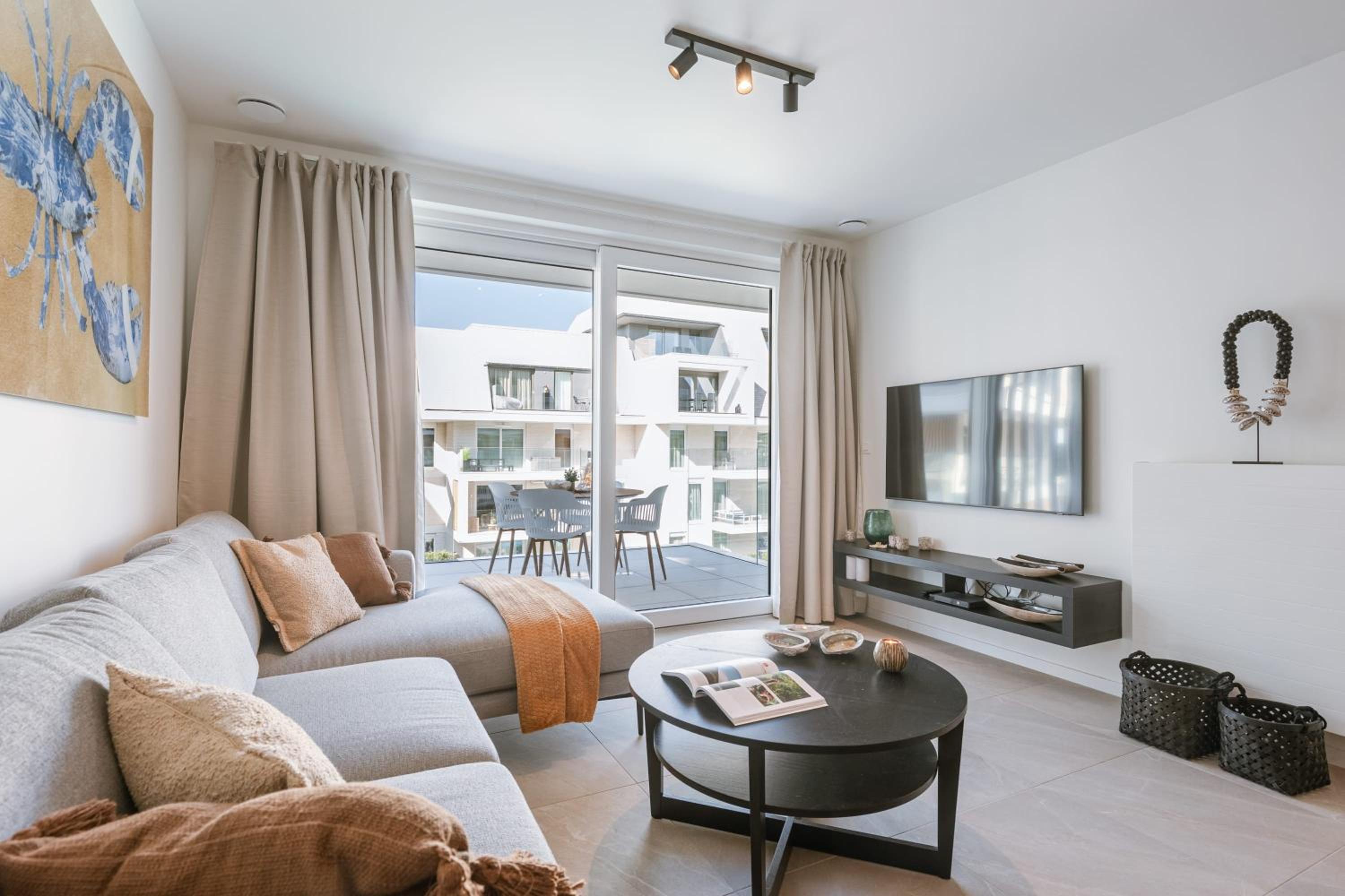 Huswell - Nice apartment with pool, parking & private spa