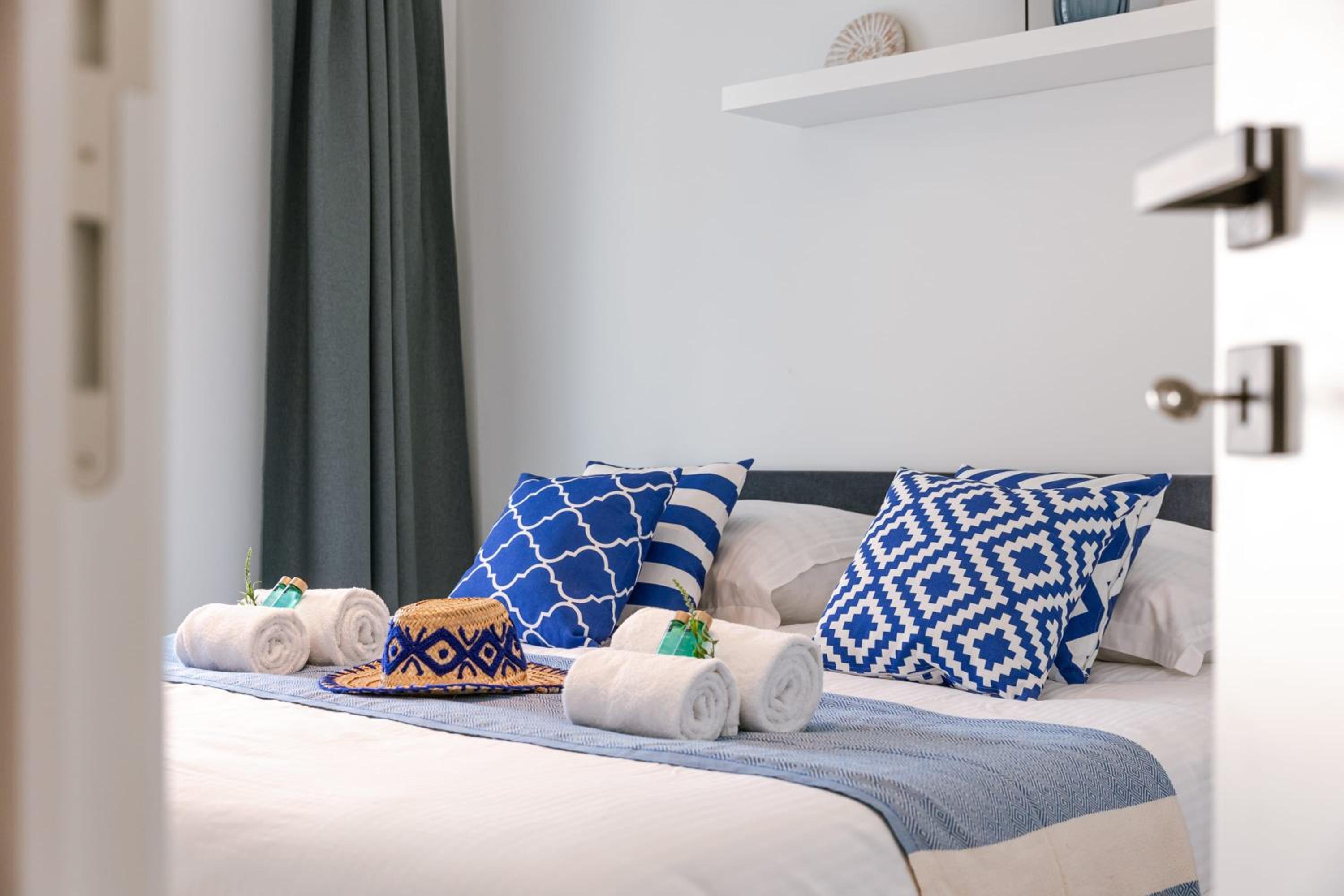 Huswell - Nice apartment with pool, parking & private spa