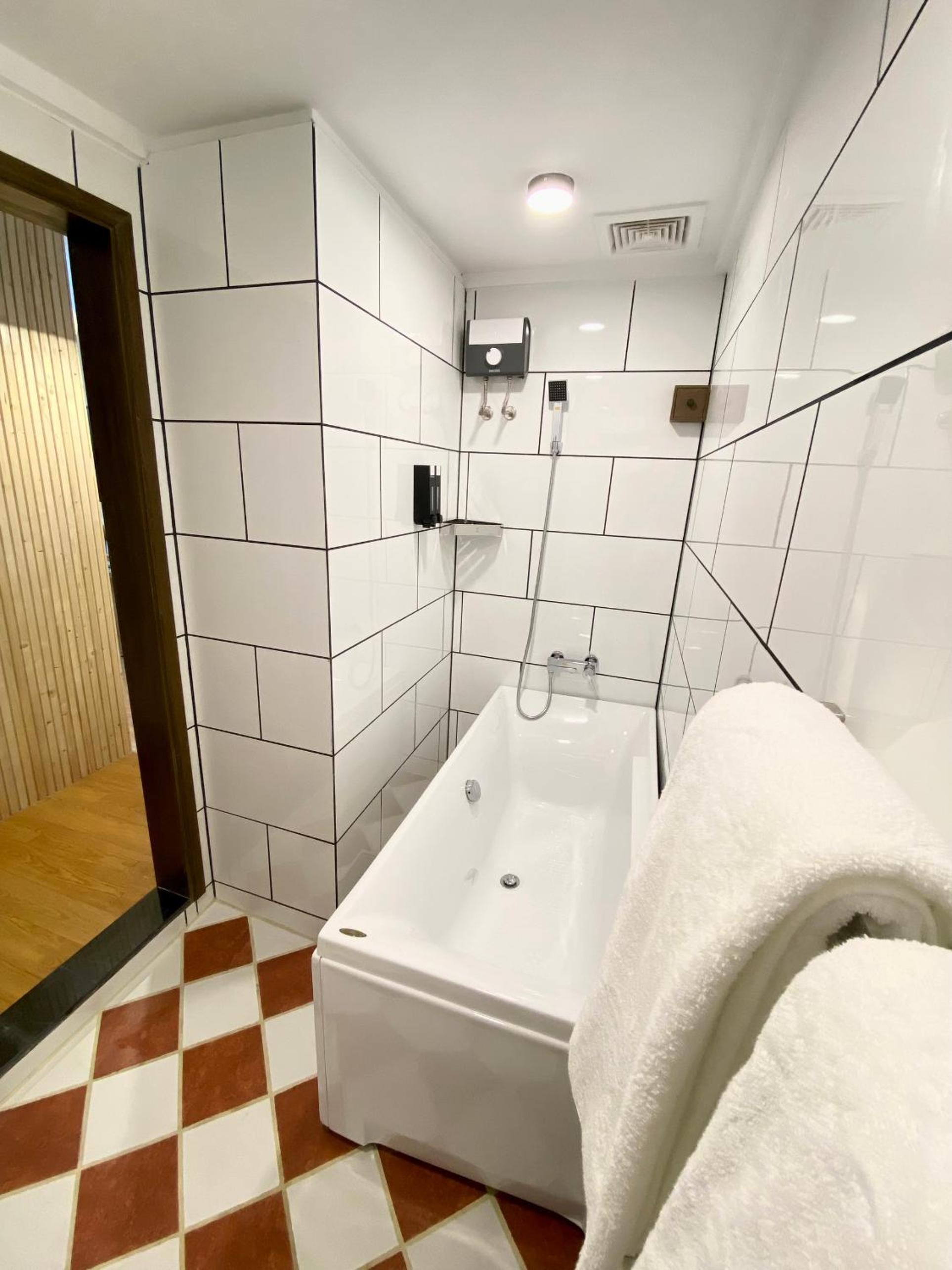 Daniel's Studio in Saigon Center with Hot tub and View