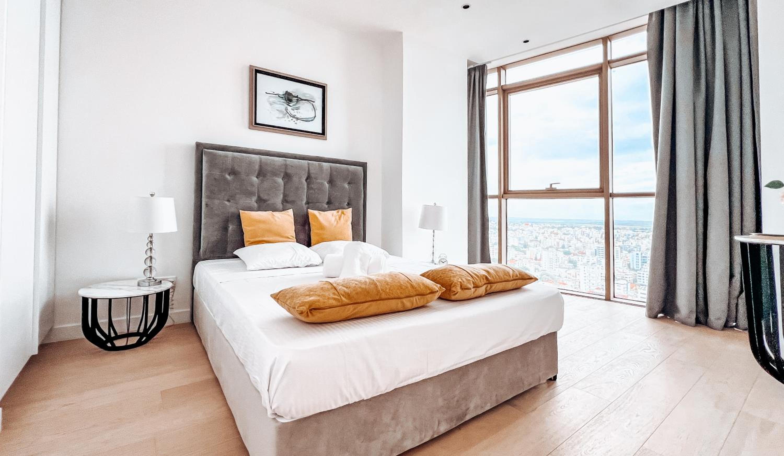 Hotel WealthyStays: SkyHigh Central - Image 1