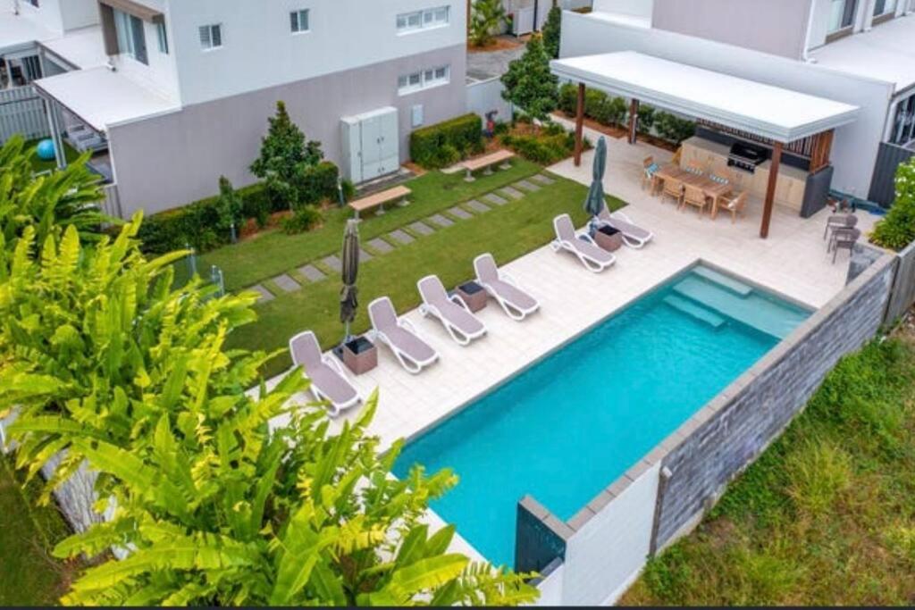 Townhouse in Hope Island