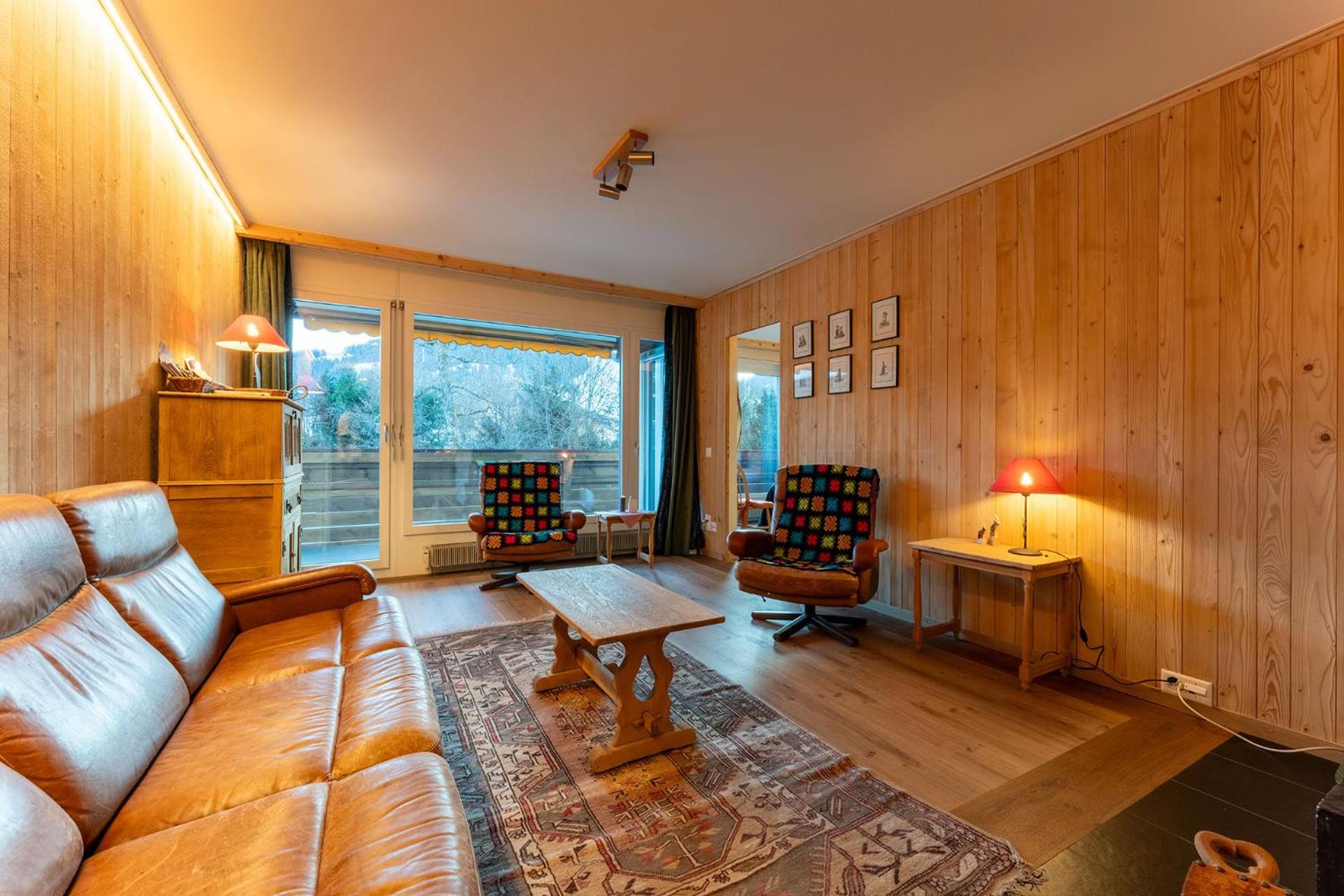 BaseCamp - Renovated apartment with sunny balcony by Heiti Gstaad