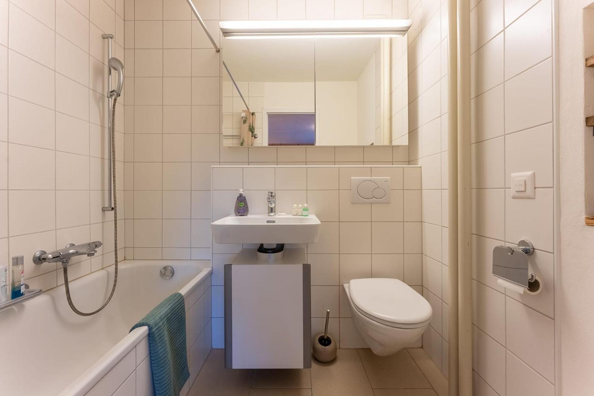BaseCamp - Renovated apartment with sunny balcony by Heiti Gstaad