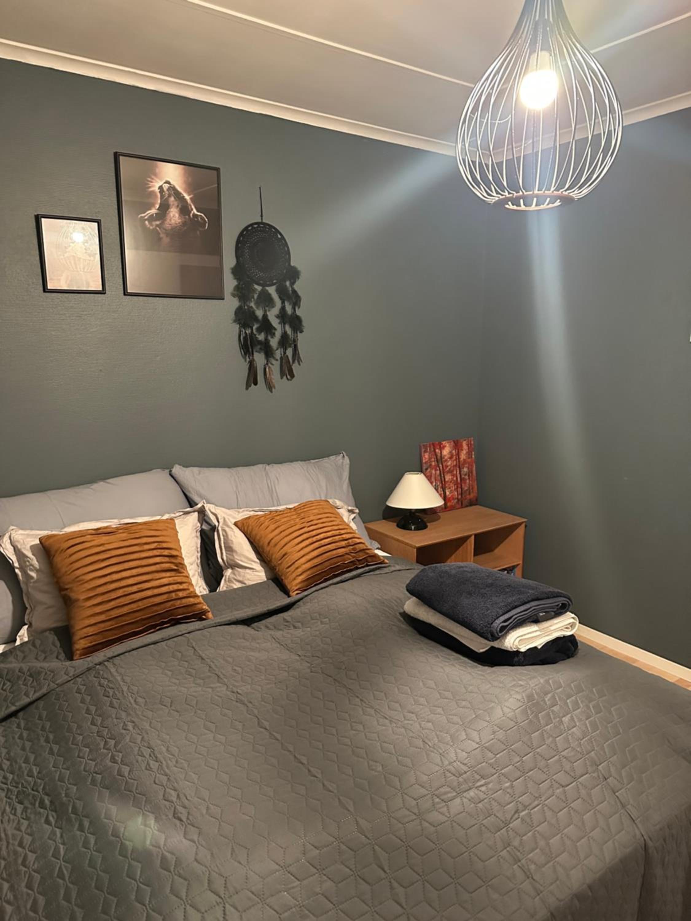 Cozy 2-Bedroom Apartment - Free Parking view 3