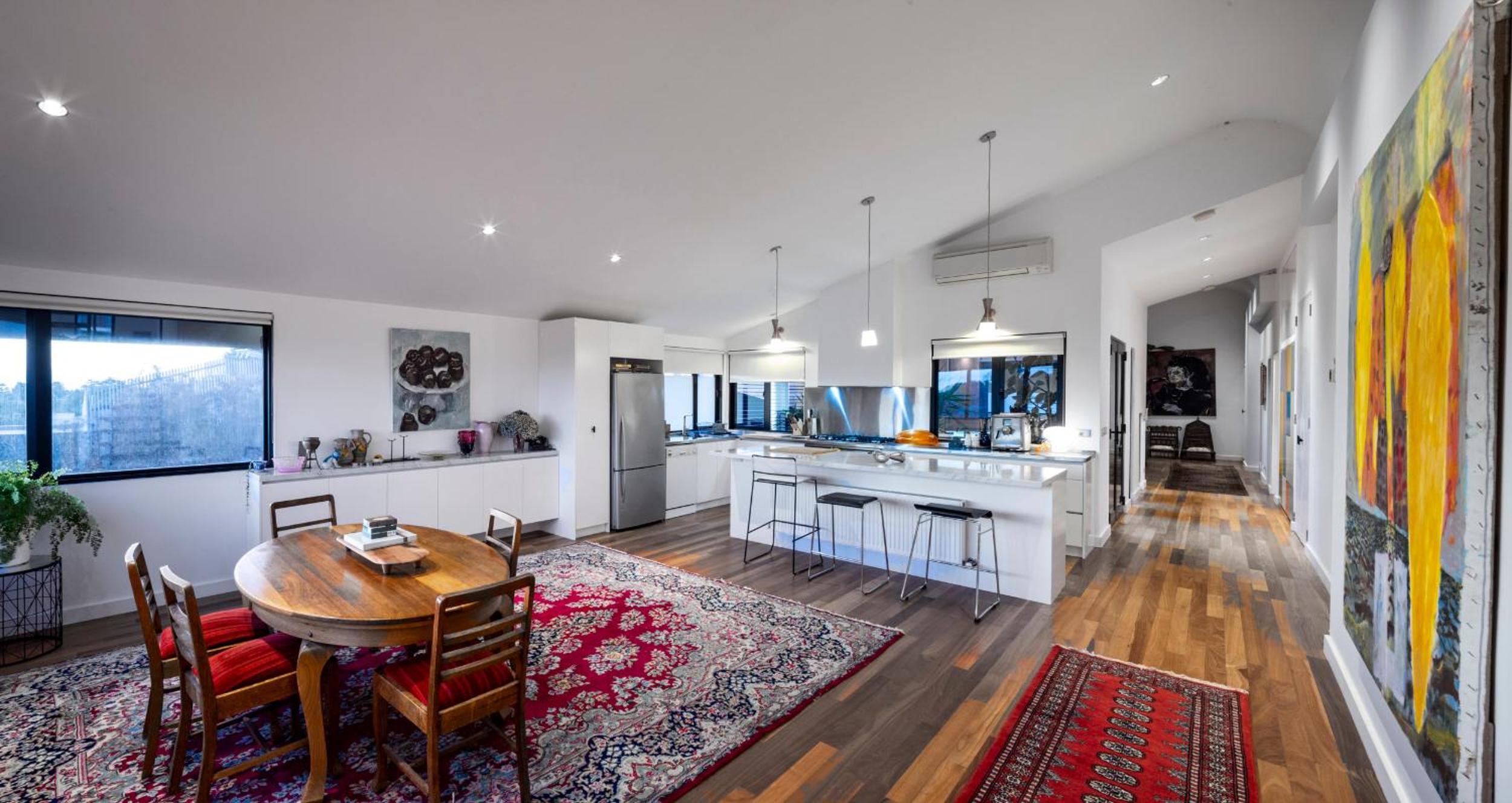 Modern St Kilda Apartment