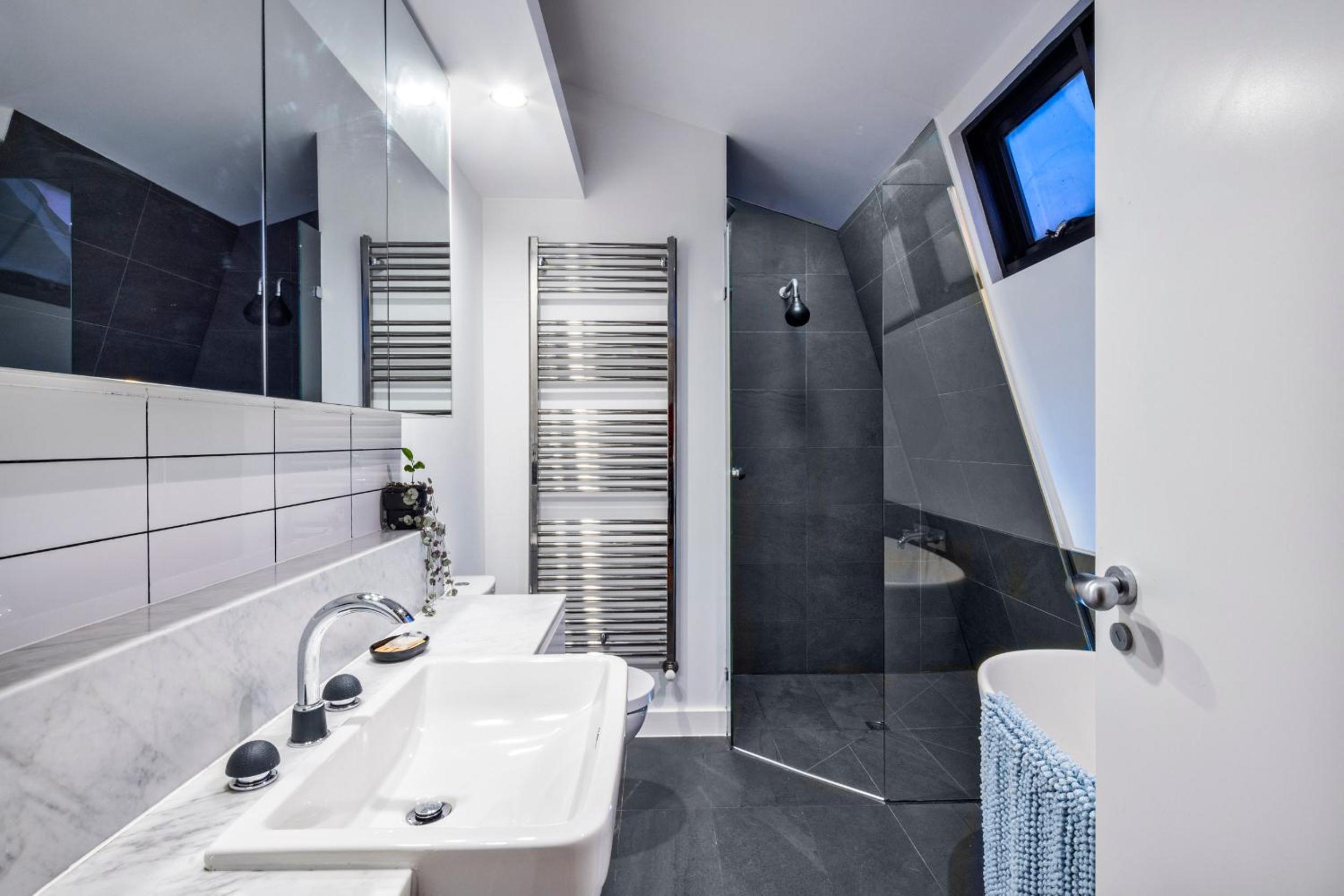 Modern St Kilda Apartment