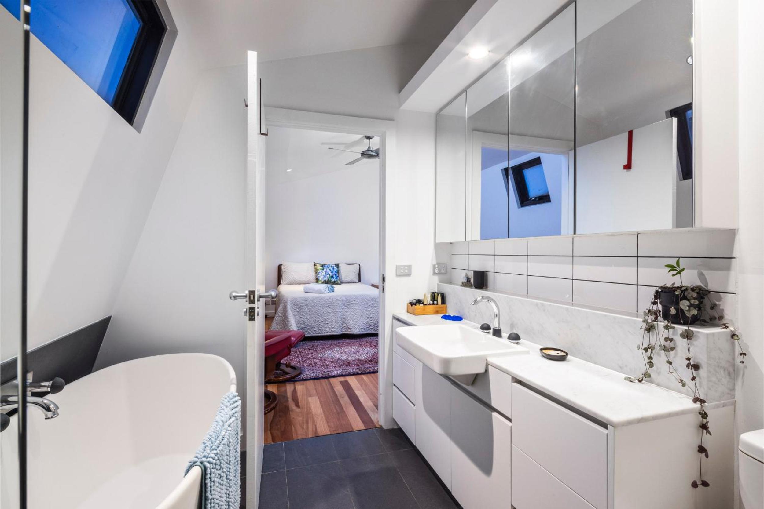 Modern St Kilda Apartment