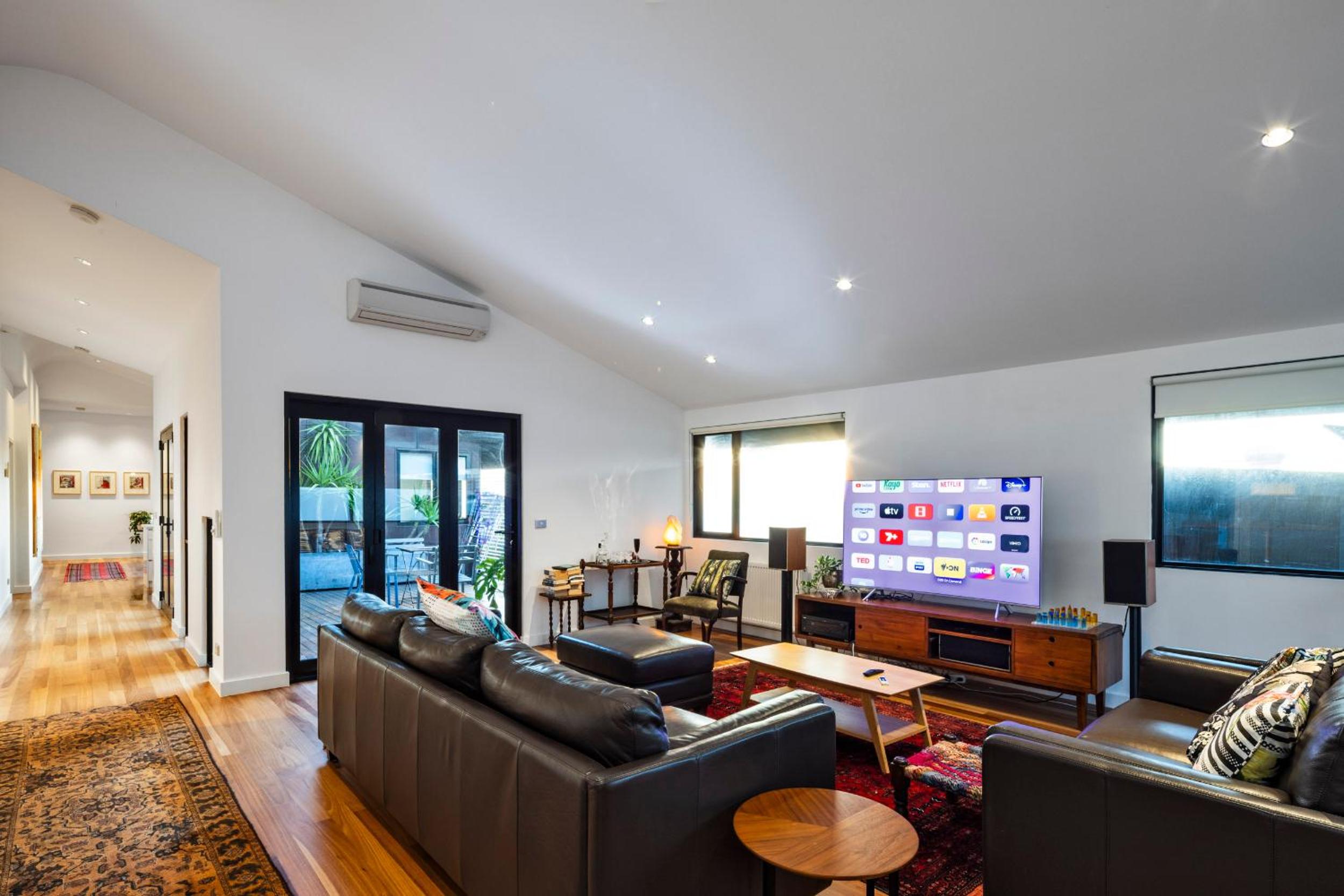 Modern St Kilda Apartment