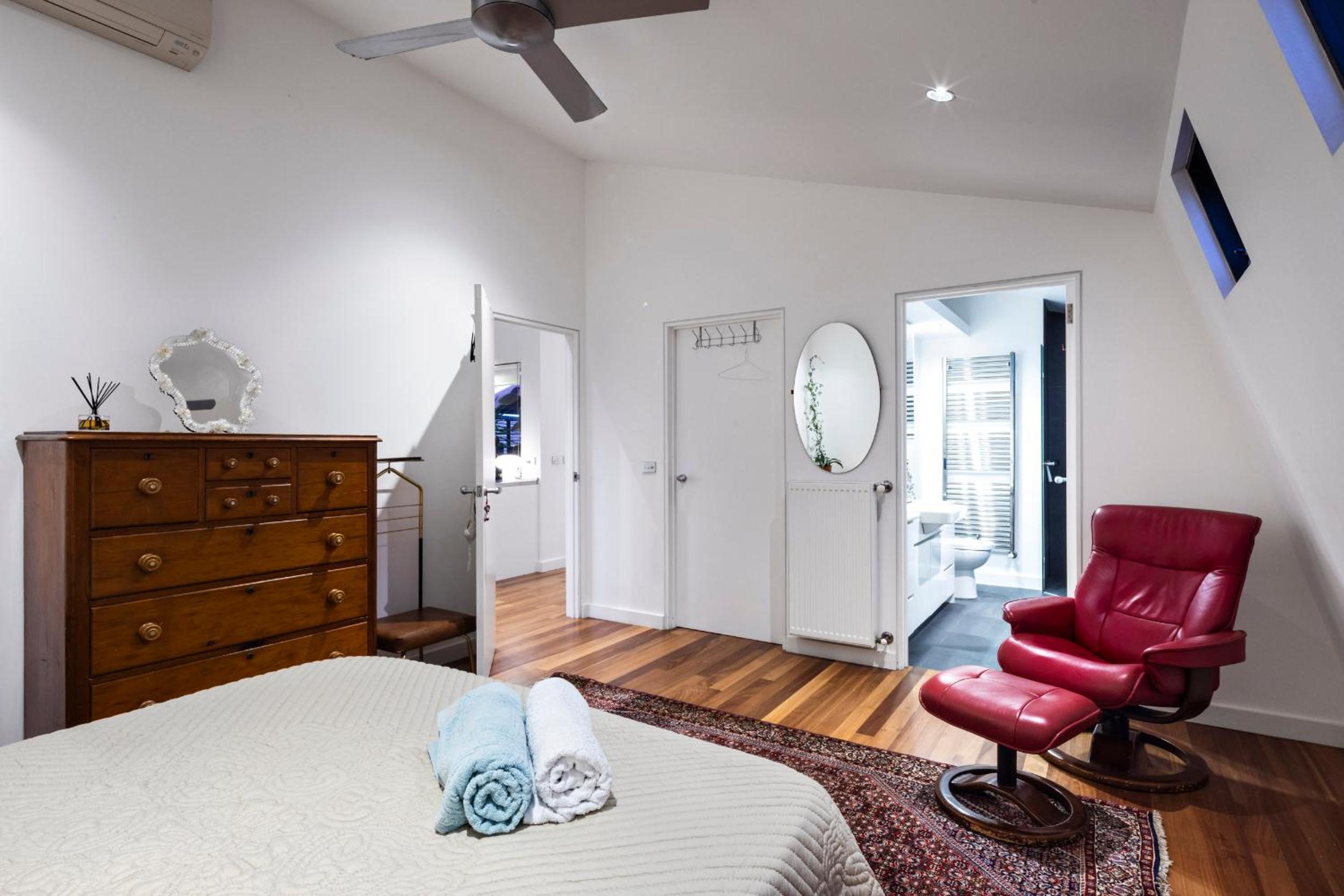 Modern St Kilda Apartment