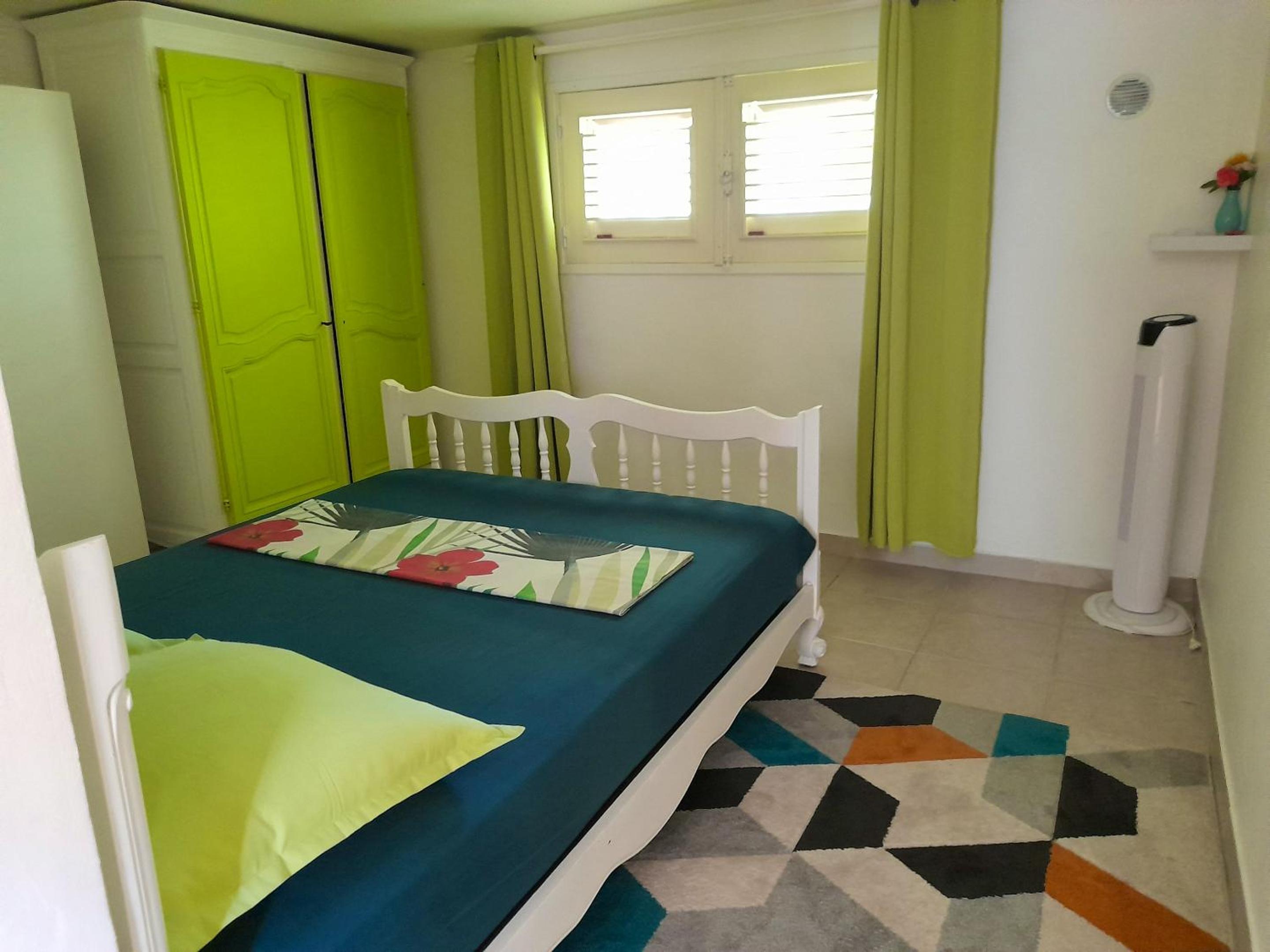 Appartement charmant à Sainte-Rose avec terrasse et jardin view 5