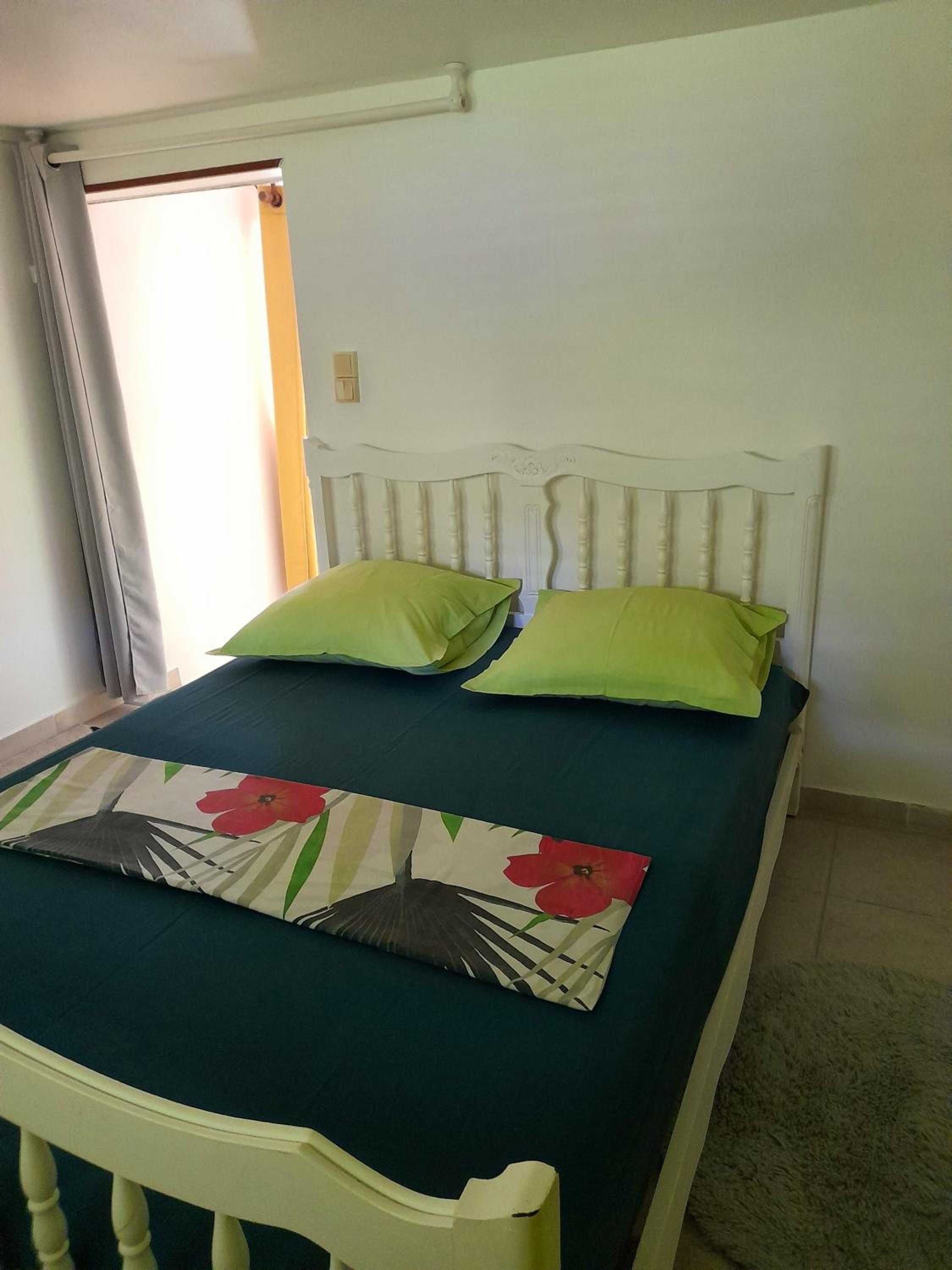 Appartement charmant à Sainte-Rose avec terrasse et jardin view 4