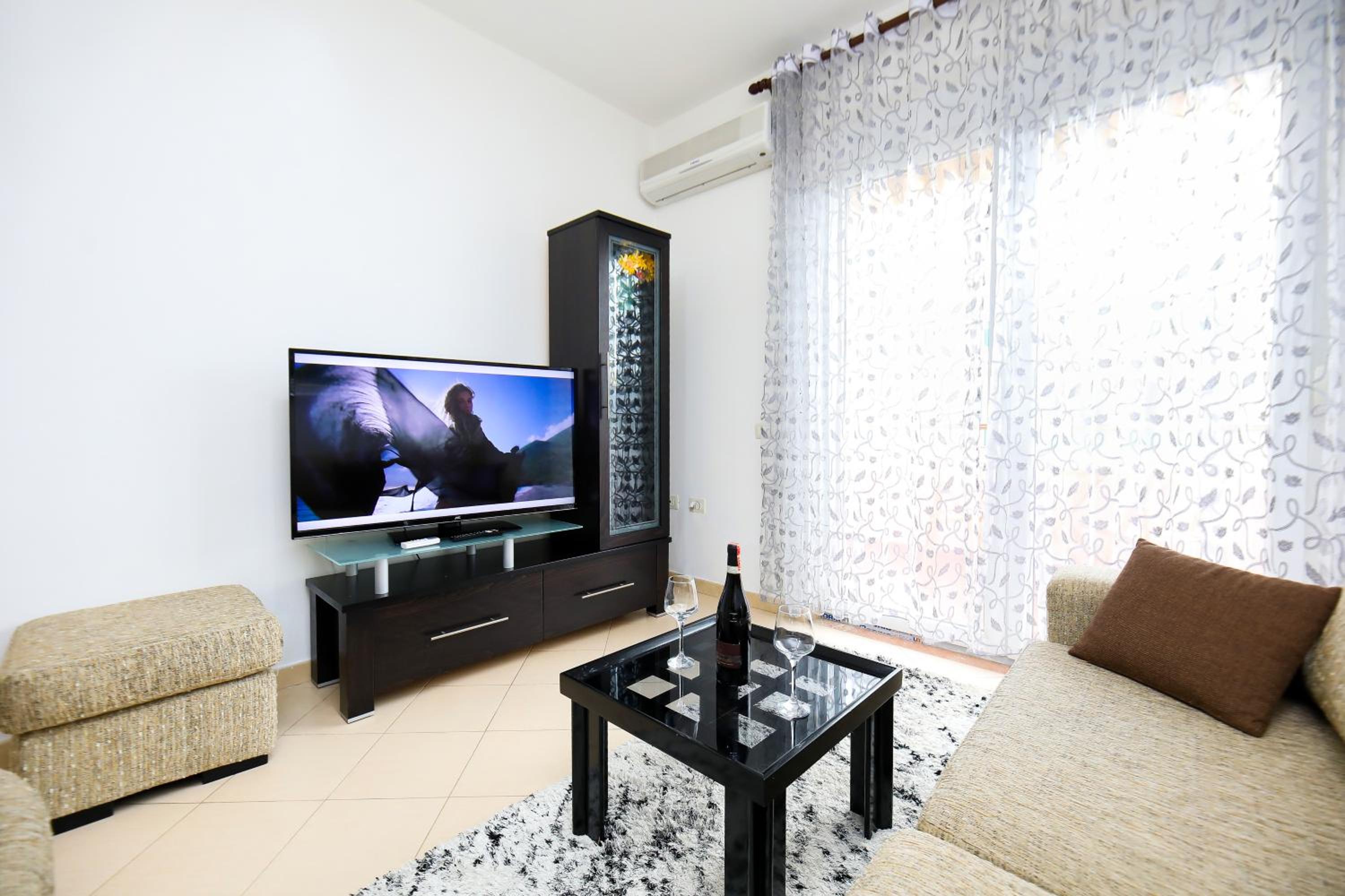 Jimi Apartments 2