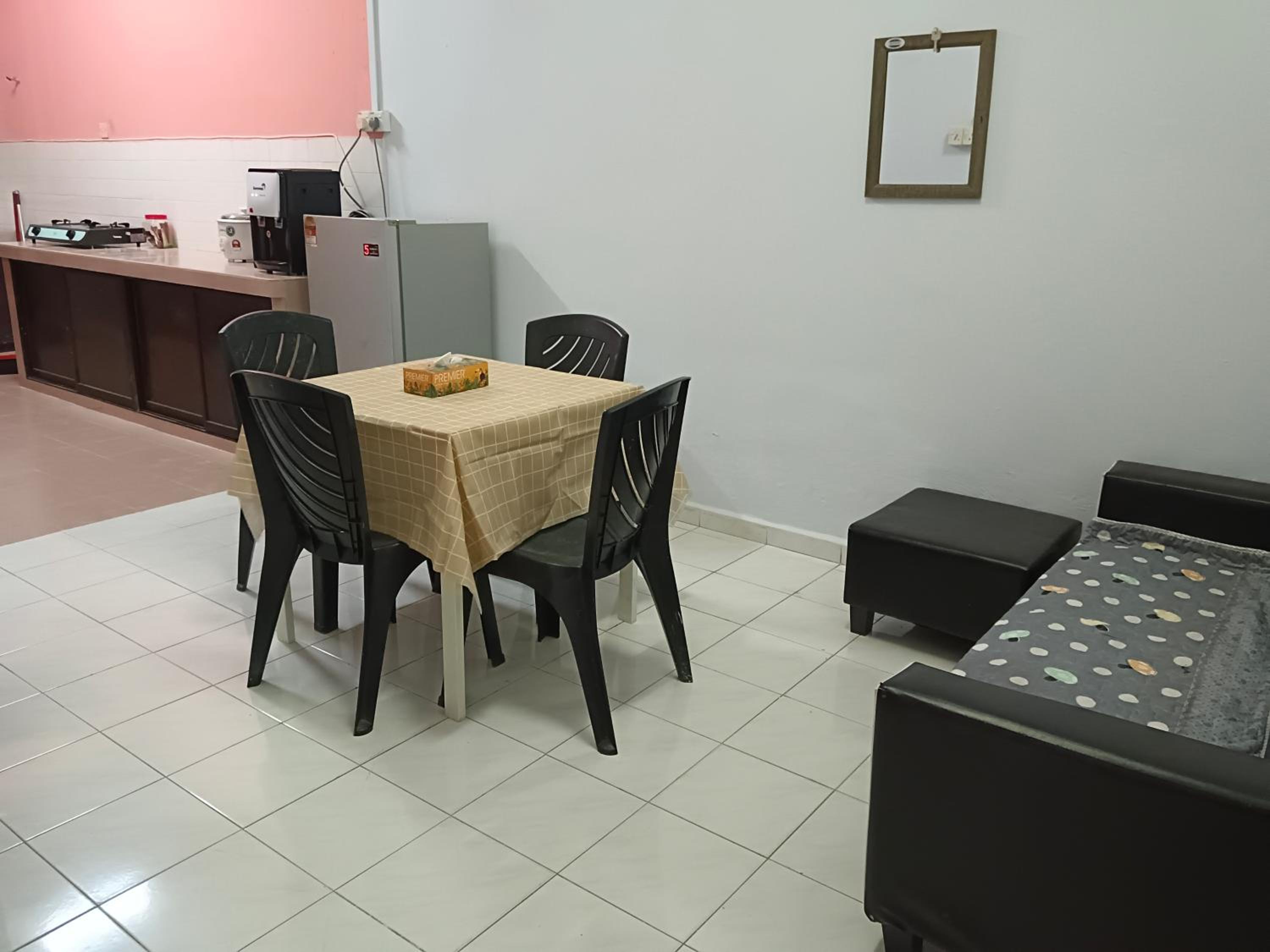 Maaniz Homestay