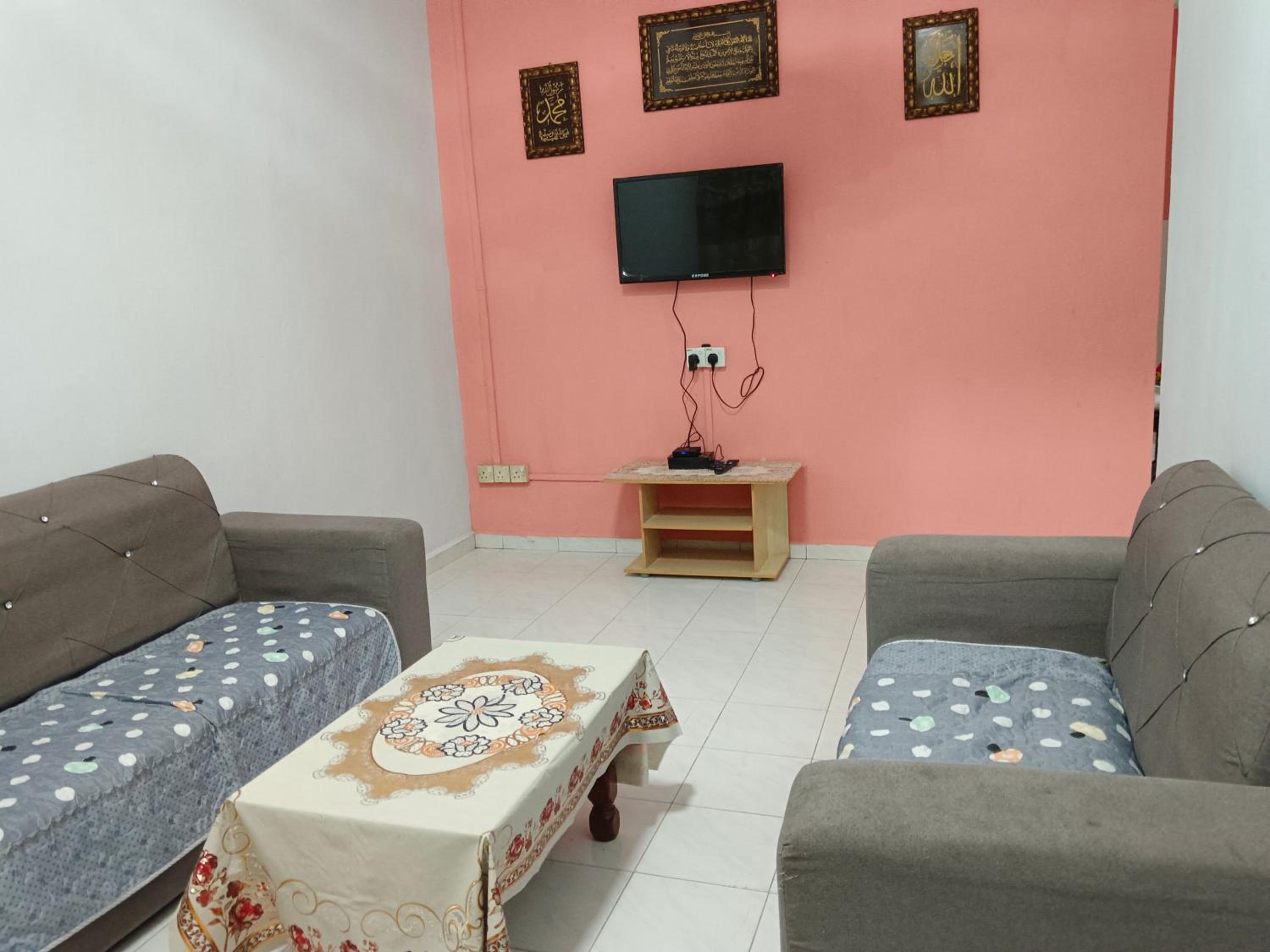 Maaniz Homestay