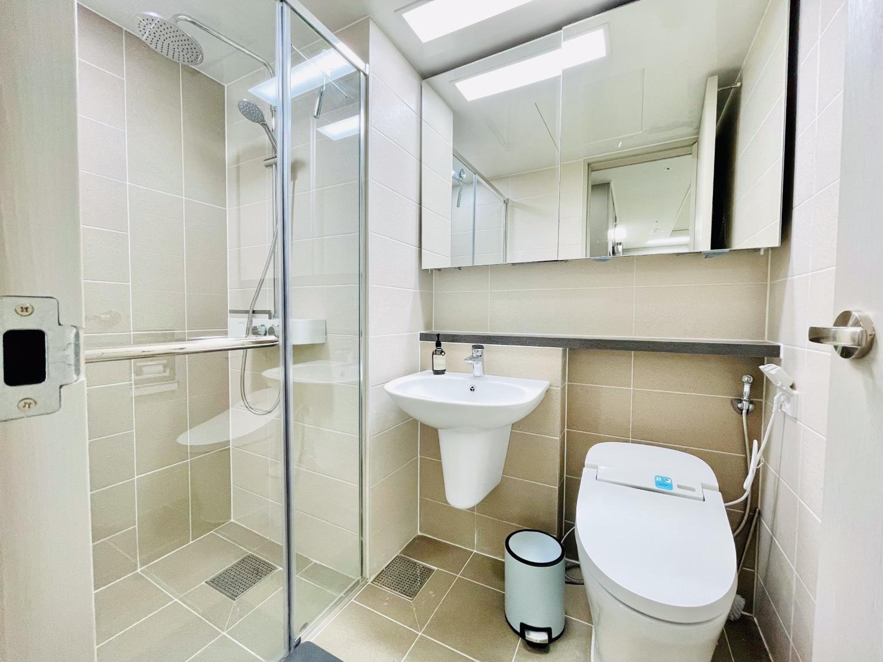 Super quiet Dry bath floor OLED TV Closet room