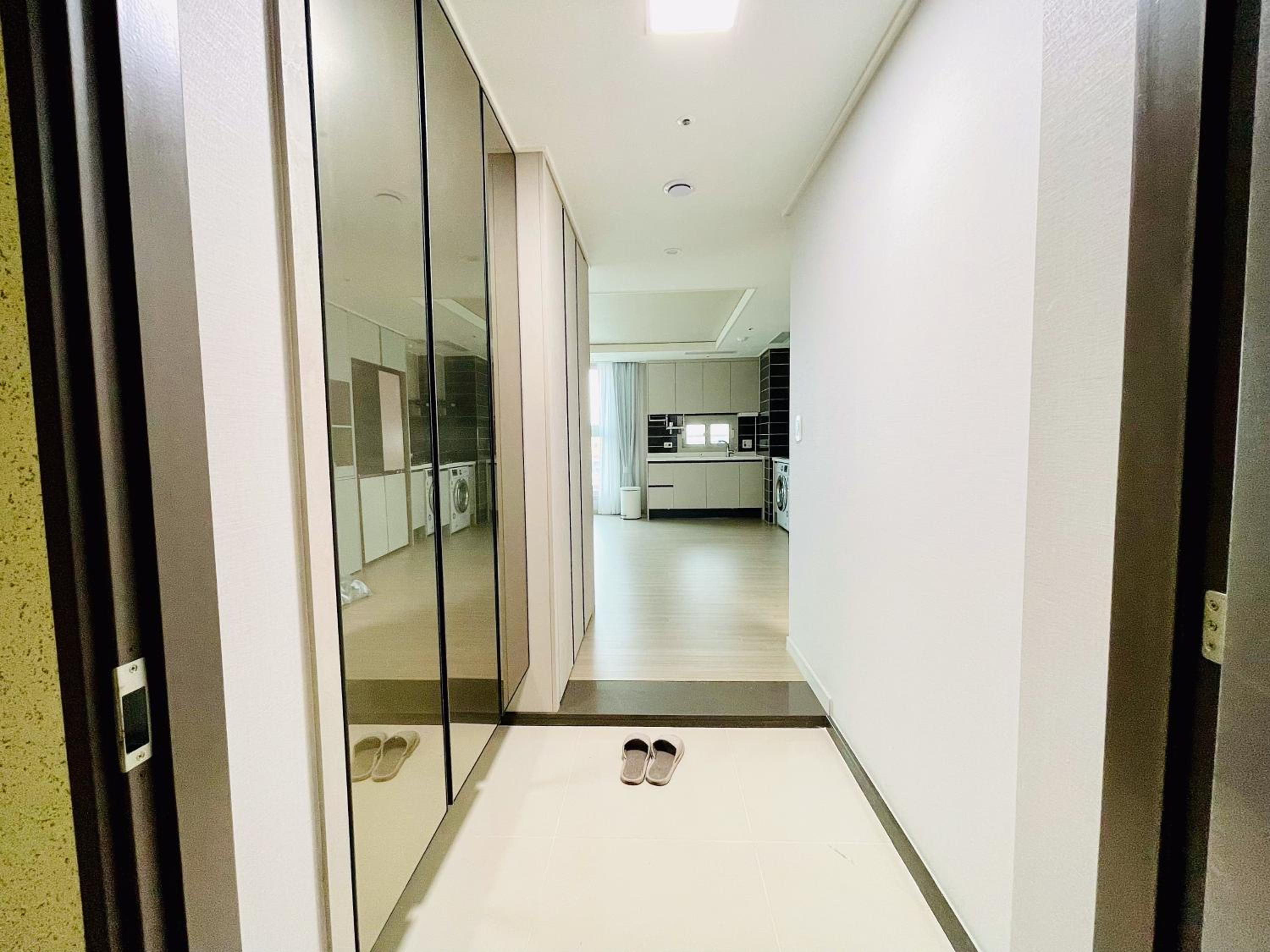 Super quiet Dry bath floor OLED TV Closet room