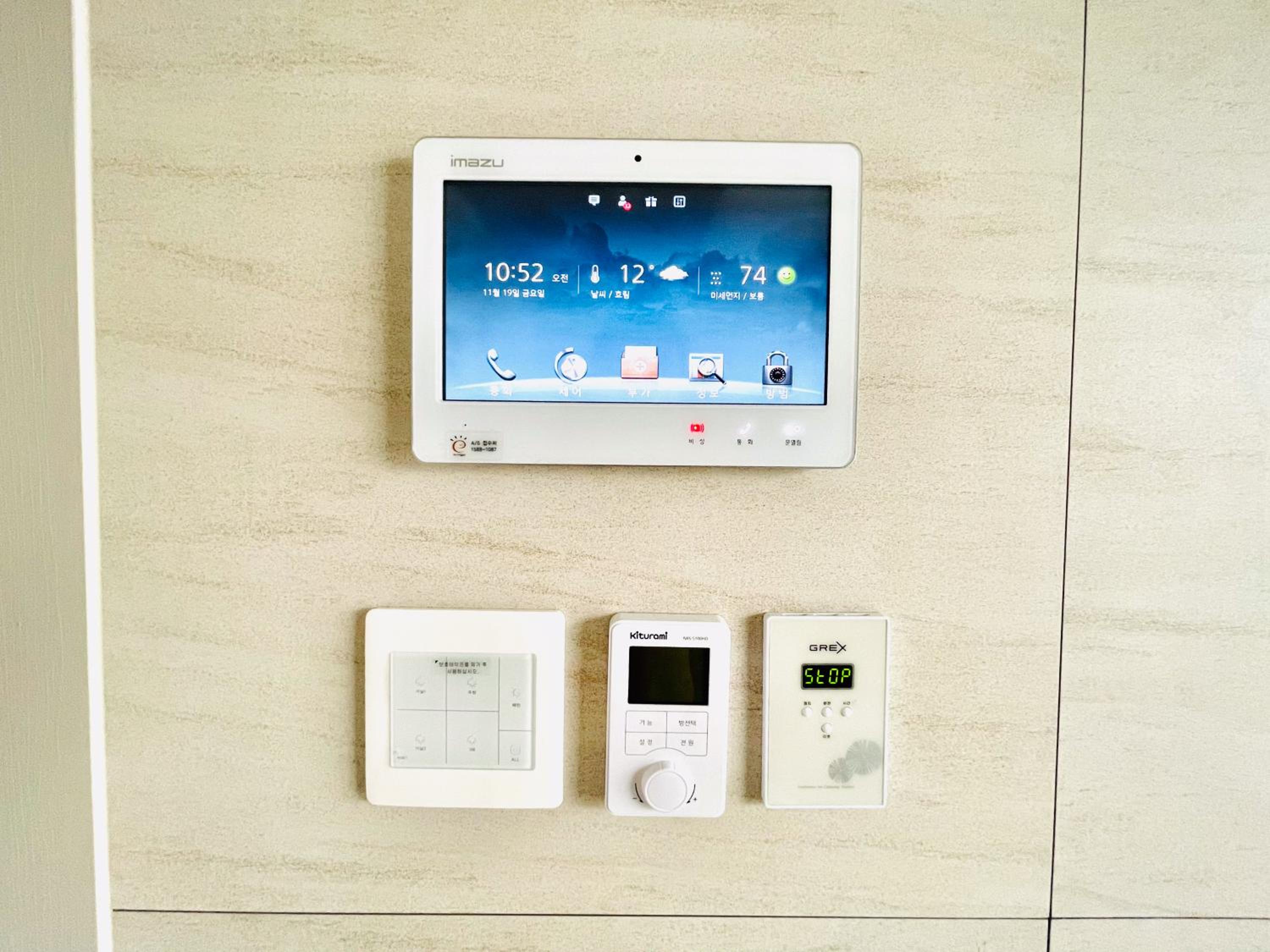 Super quiet Dry bath floor OLED TV Closet room