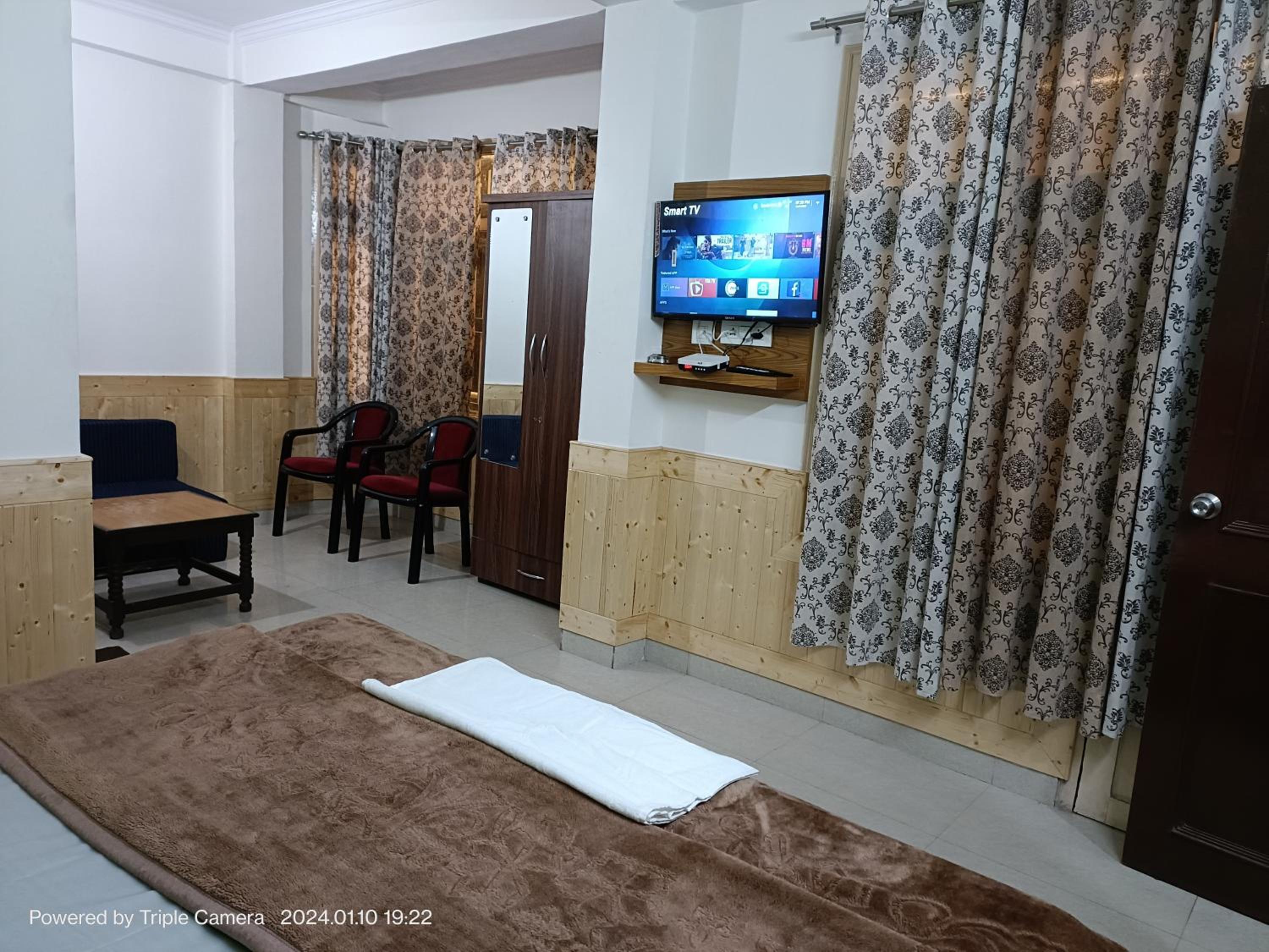 Thakur Homestay Shoghi view 3