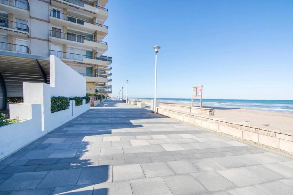 Beachfront and Charming Apartment