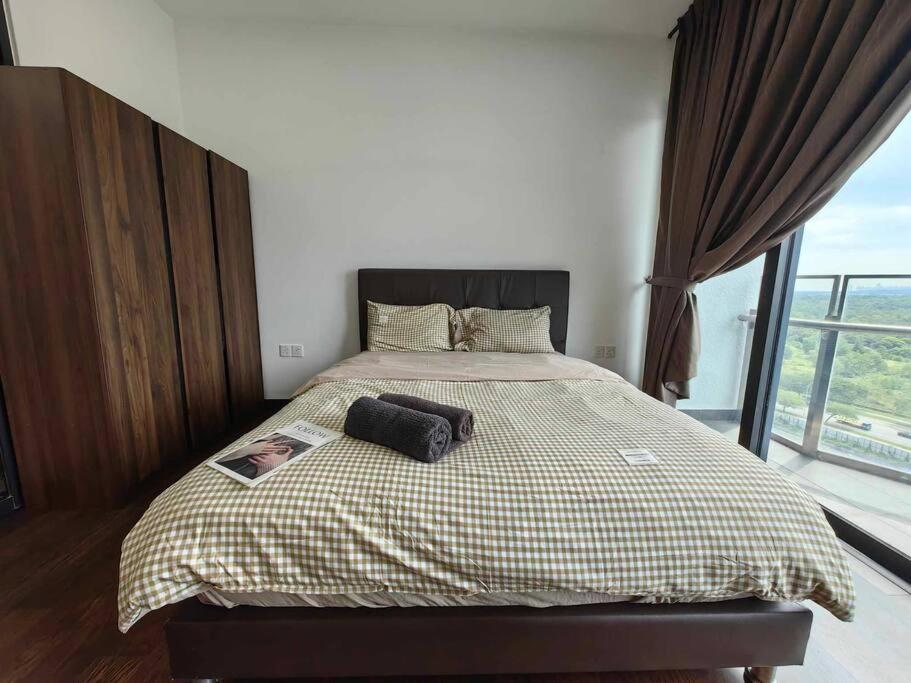 Almas Suites Netflix Wifi Puteri Harbour By STAY