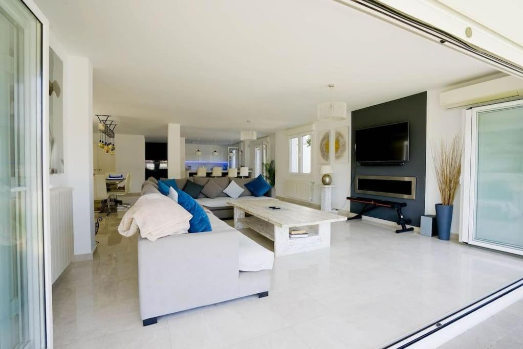 Fantastic townhouse/ 4bed/4bath/ Puerto Banus view 2