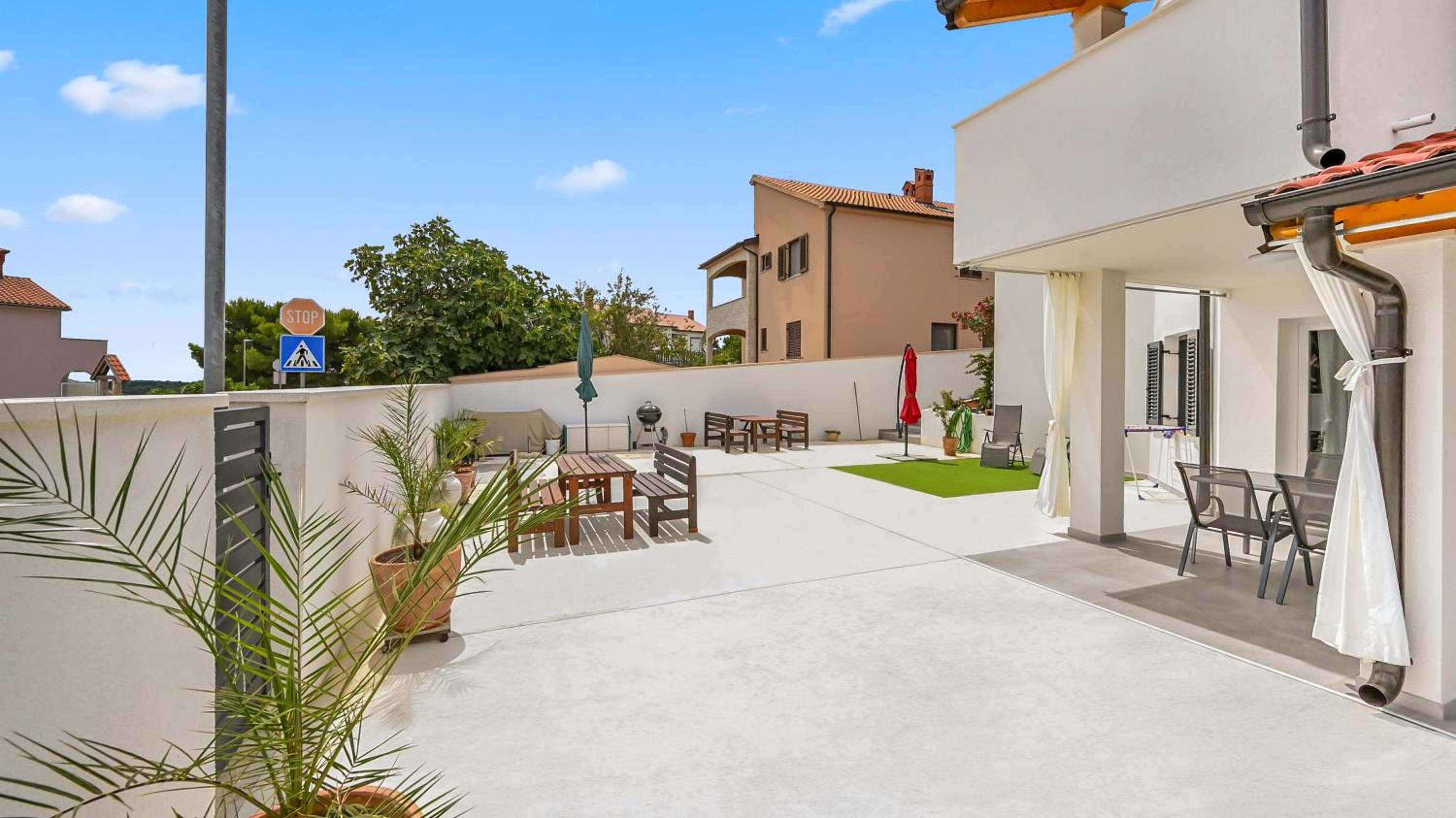Casa Mira Apartments