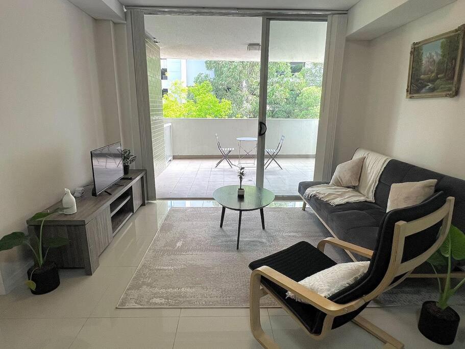 Convenient 1bedroom Apt, Mascot Central