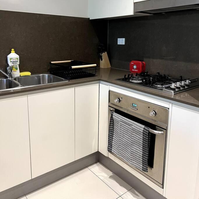 Convenient 1bedroom Apt, Mascot Central