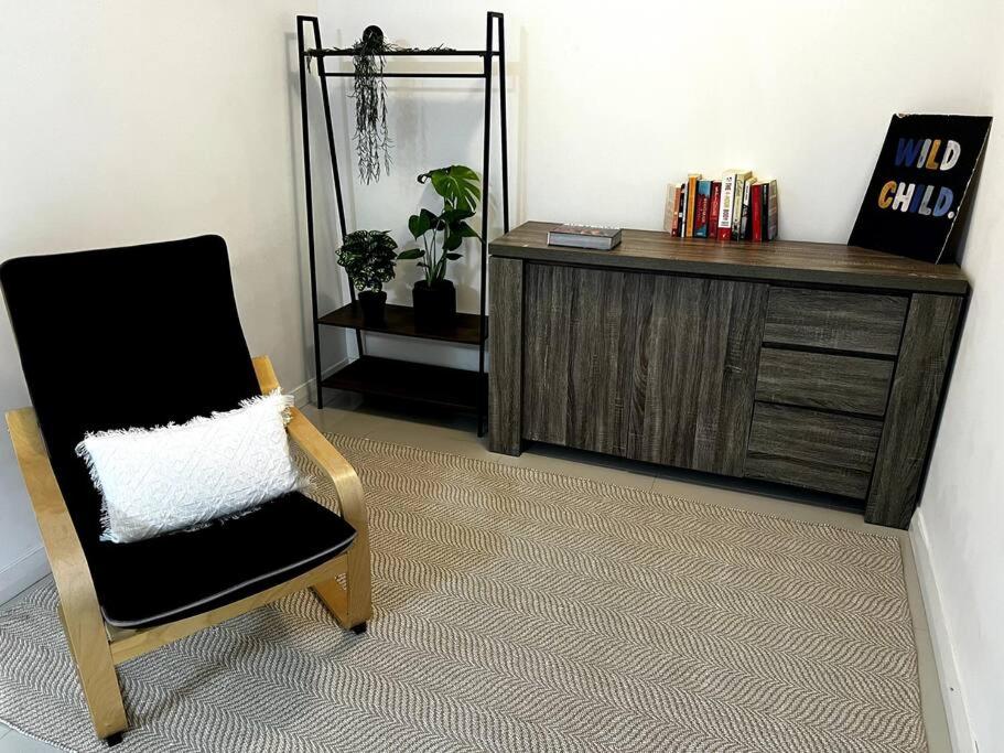 Convenient 1bedroom Apt, Mascot Central