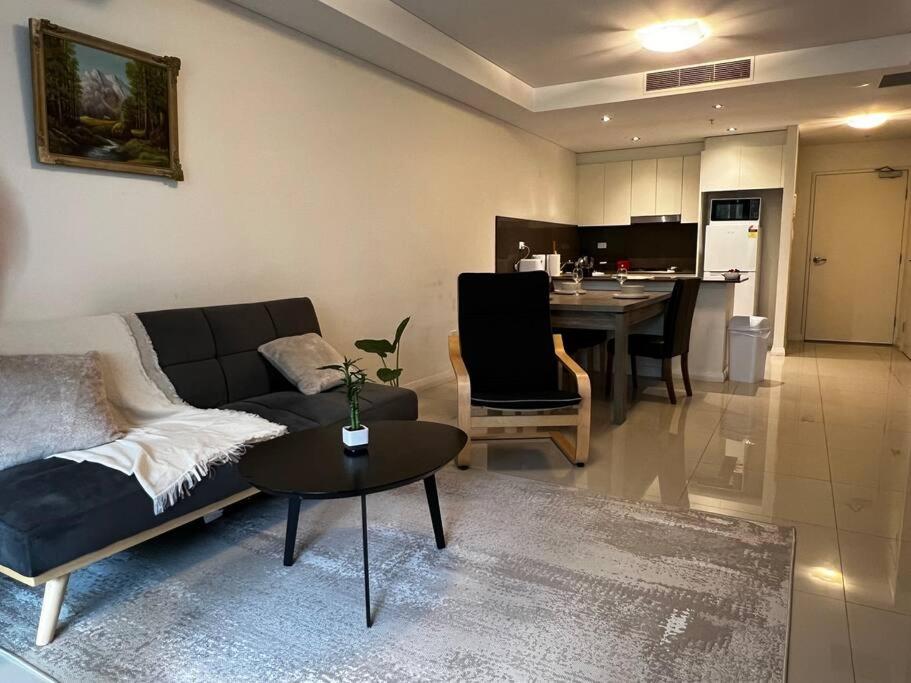 Convenient 1bedroom Apt, Mascot Central