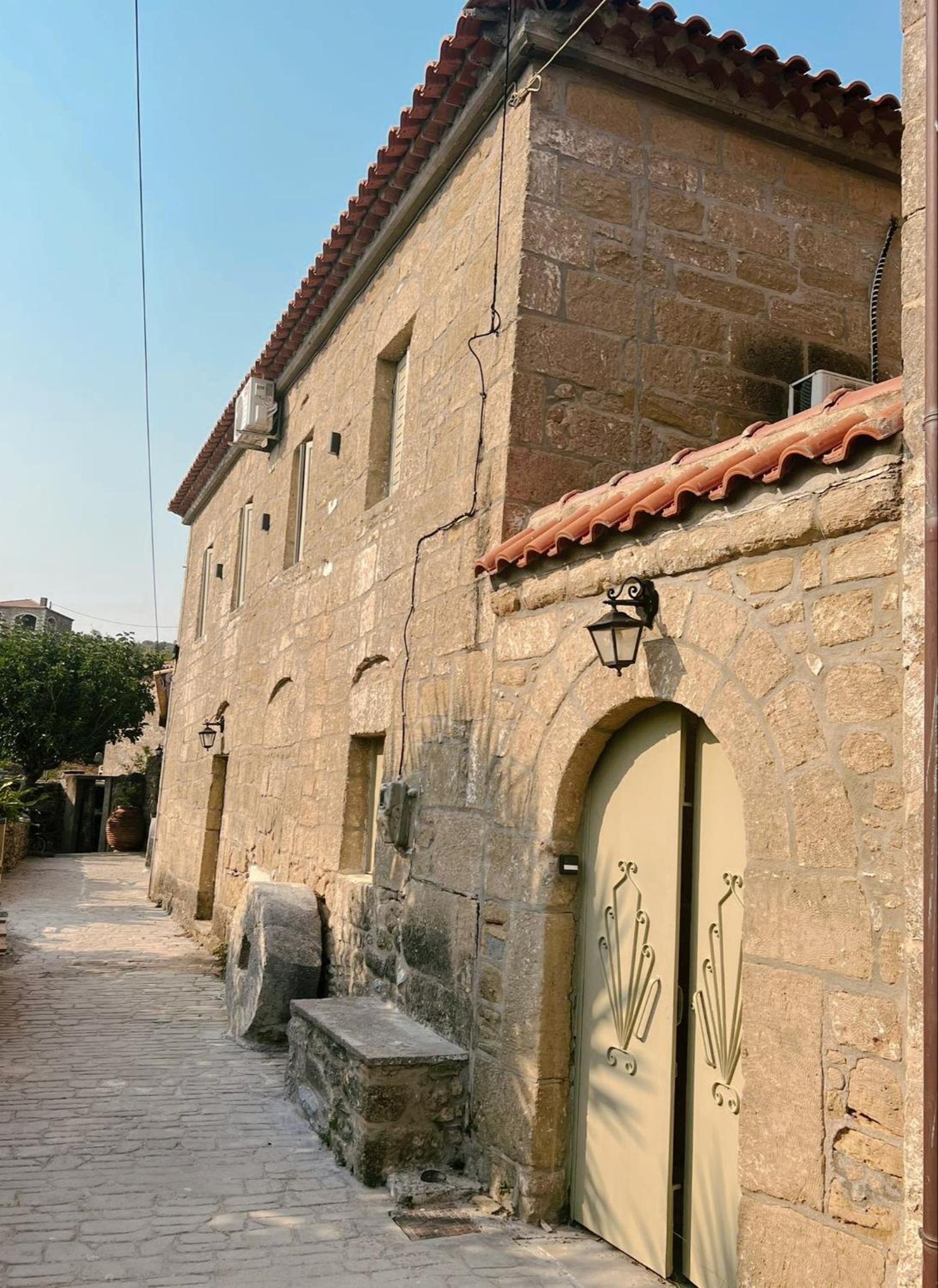 Old Mansion Residence